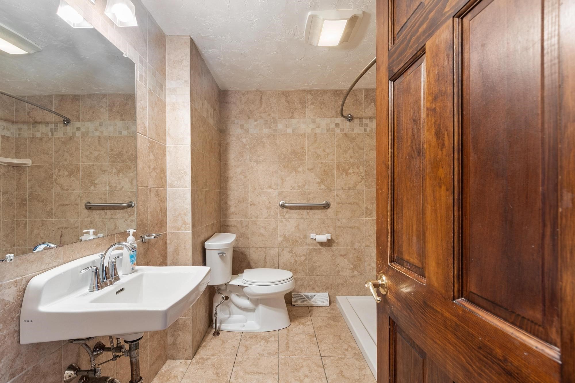 170 Townsend Ave, Lowell, MA 01854 - Image 17