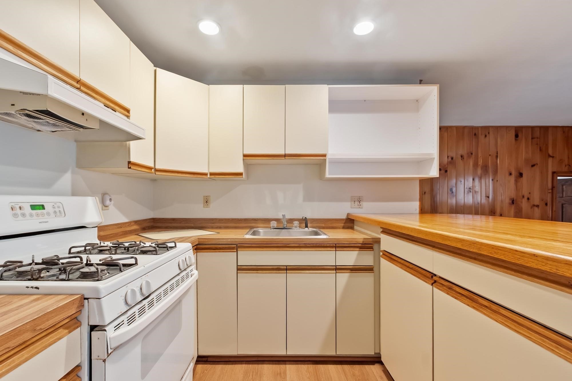 170 Townsend Ave, Lowell, MA 01854 - Image 31