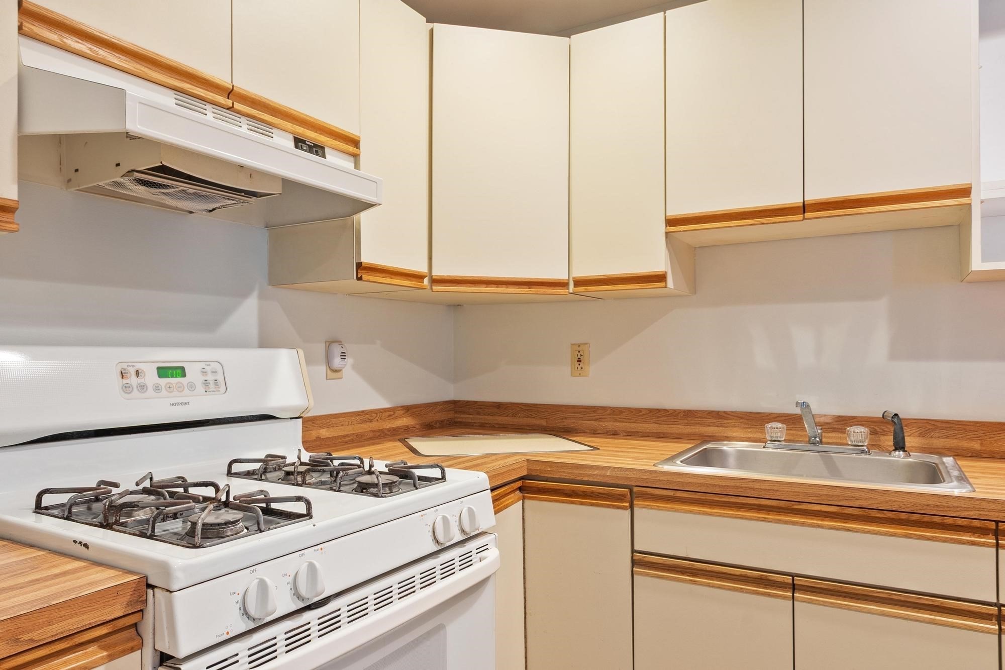 170 Townsend Ave, Lowell, MA 01854 - Image 32