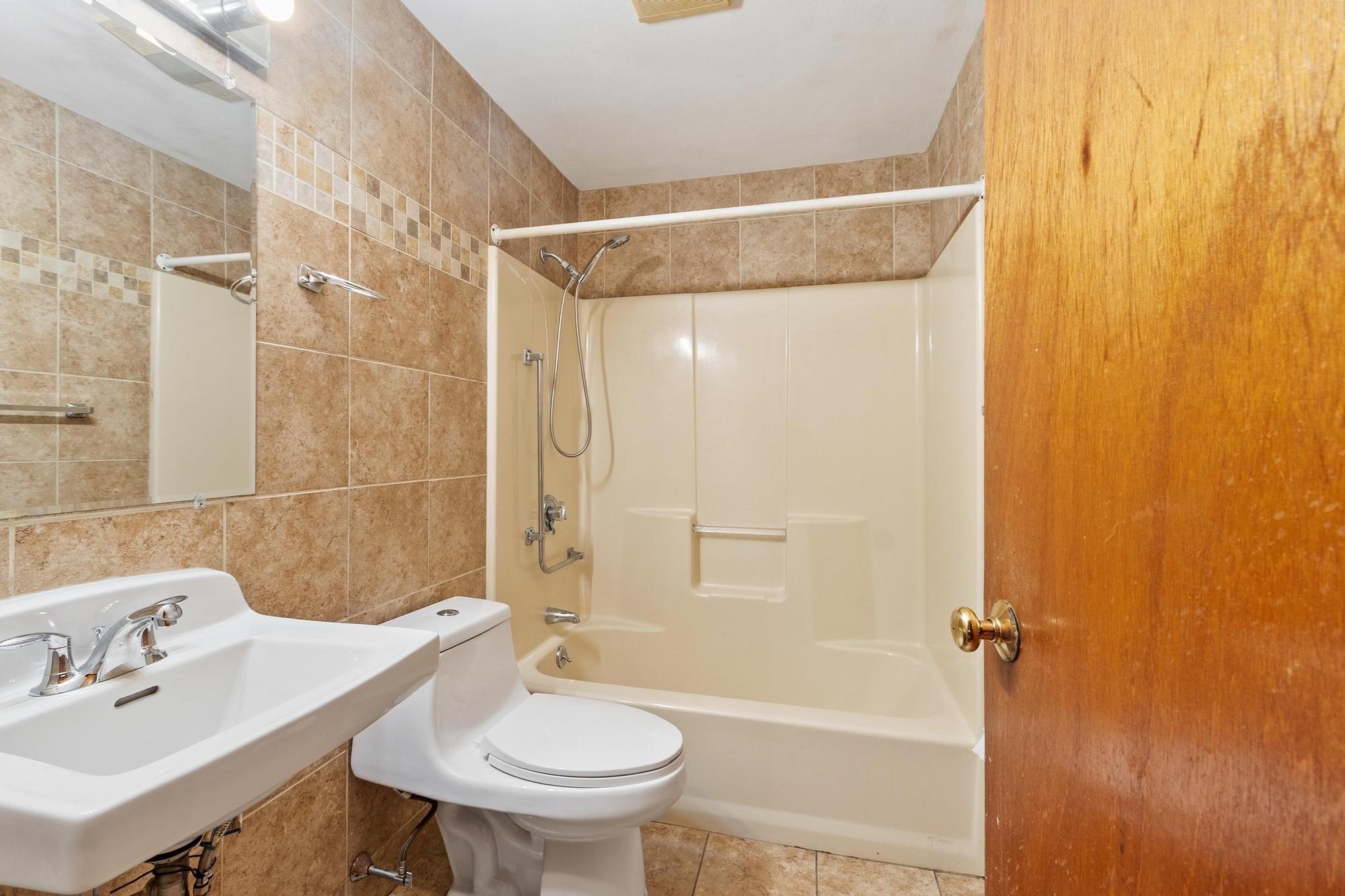 170 Townsend Ave, Lowell, MA 01854 - Image 34