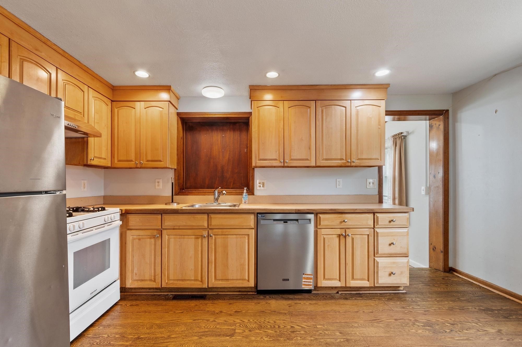 170 Townsend Ave, Lowell, MA 01854 - Image 8