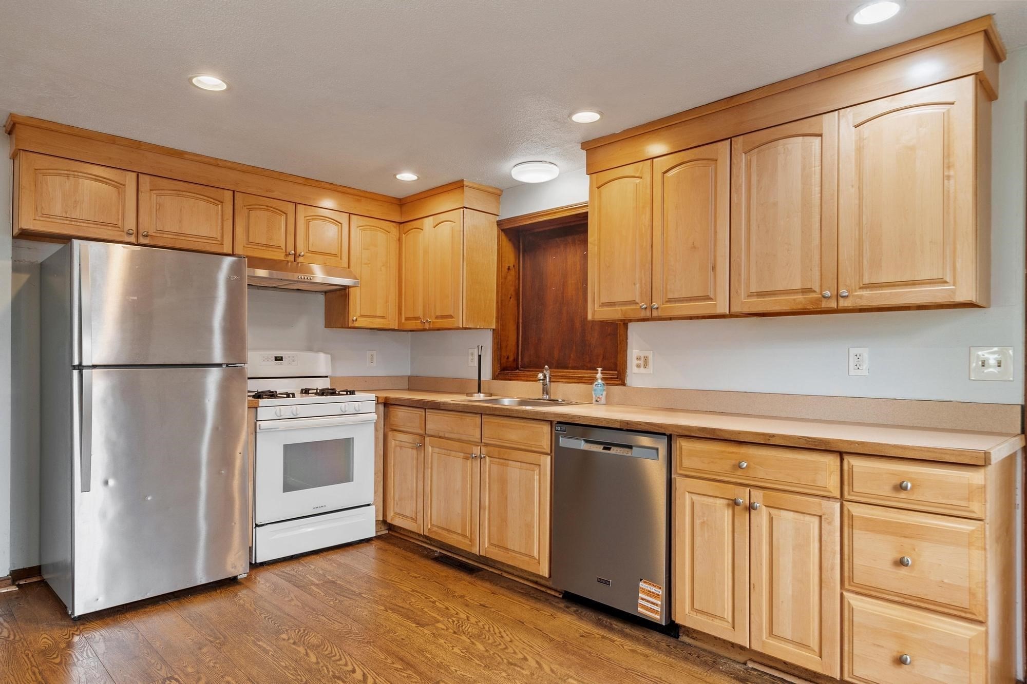 170 Townsend Ave, Lowell, MA 01854 - Image 9
