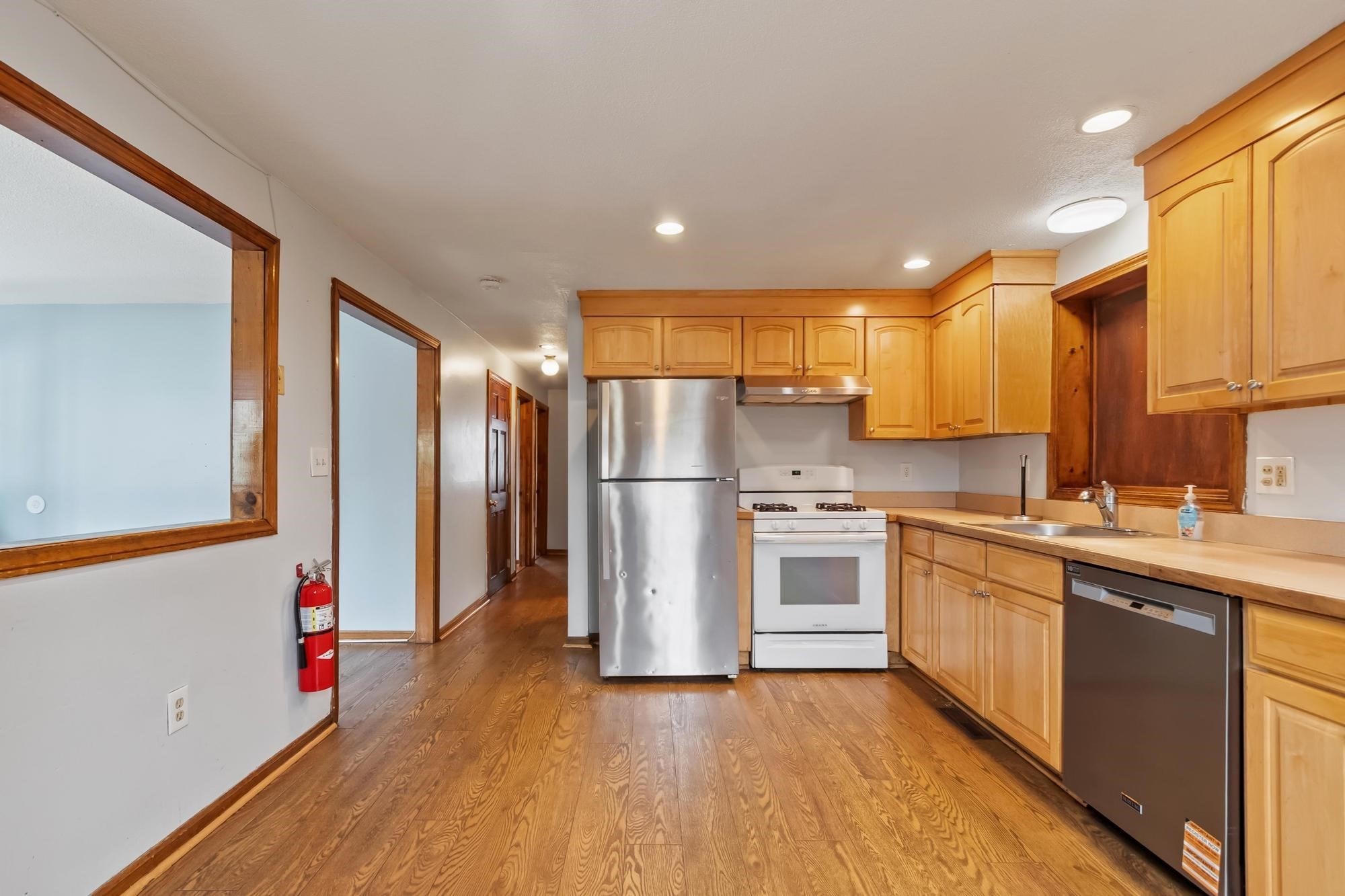 170 Townsend Ave, Lowell, MA 01854 - Image 10