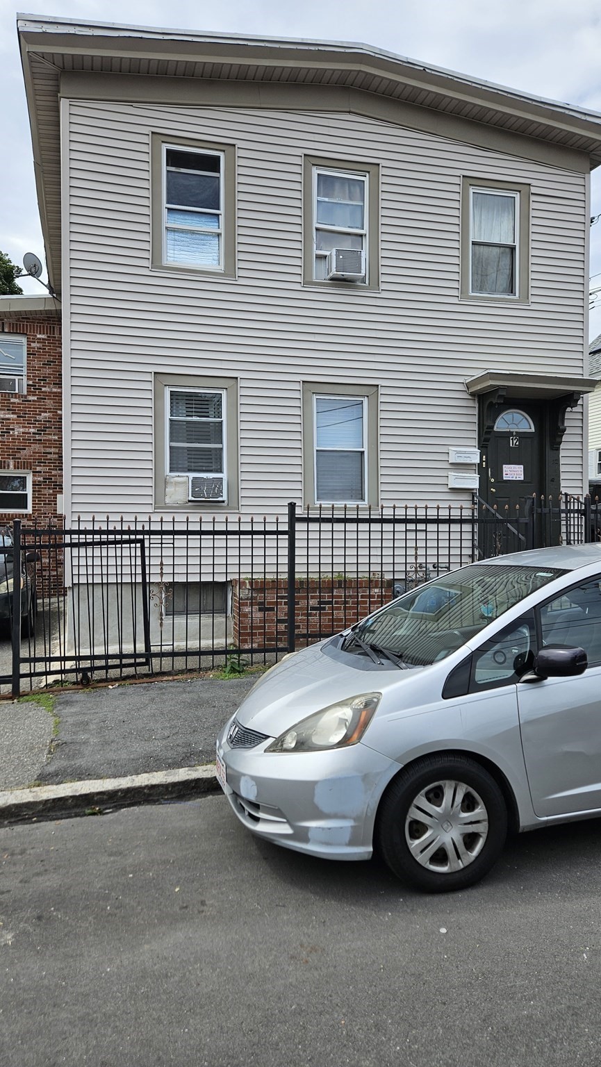 12 Warren St, Lawrence, MA 01841