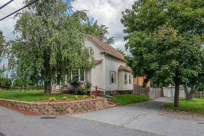 317 Oxford St  N, Auburn, MA 01501