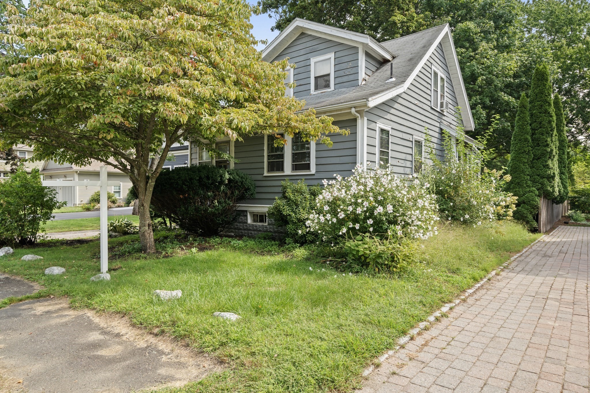 72 Valleyfield St, Lexington, MA 02421