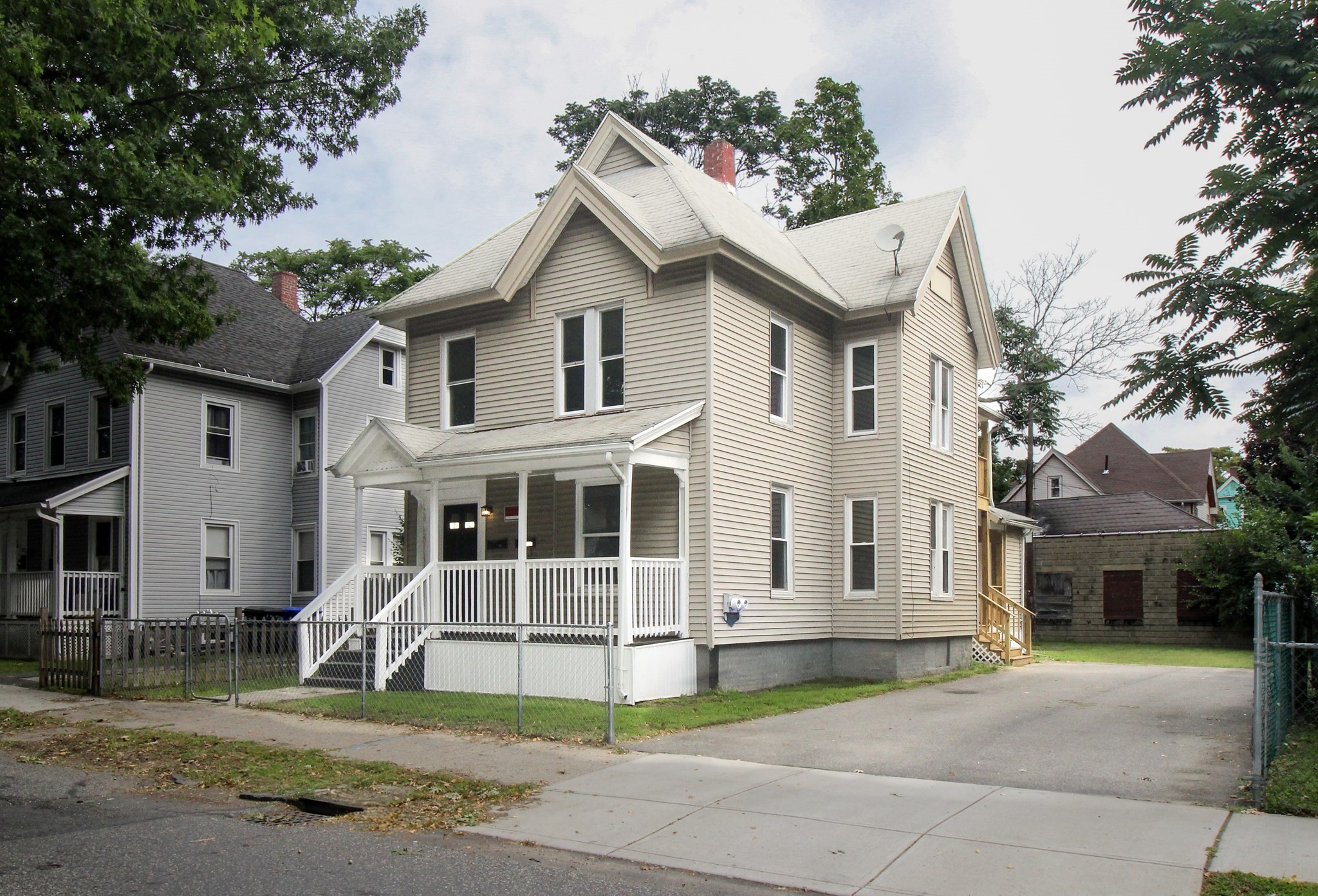 129 Catharine St, Springfield, MA 01109