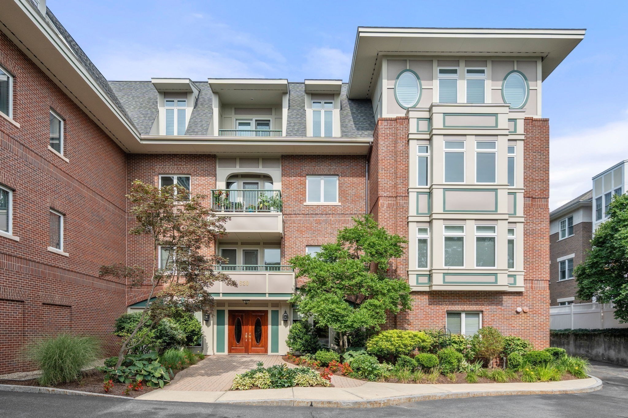 630 Hammond St Unit 104, Brookline, MA 02467