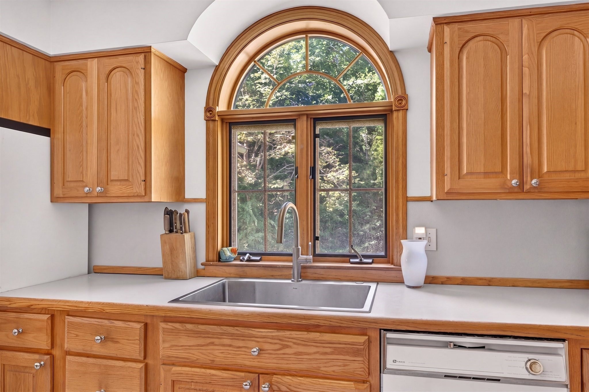 32 Slades Farm Ln, Dartmouth, MA 02748 - Image 12