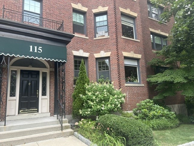 115 Freeman St Unit 1, Brookline, MA 02446