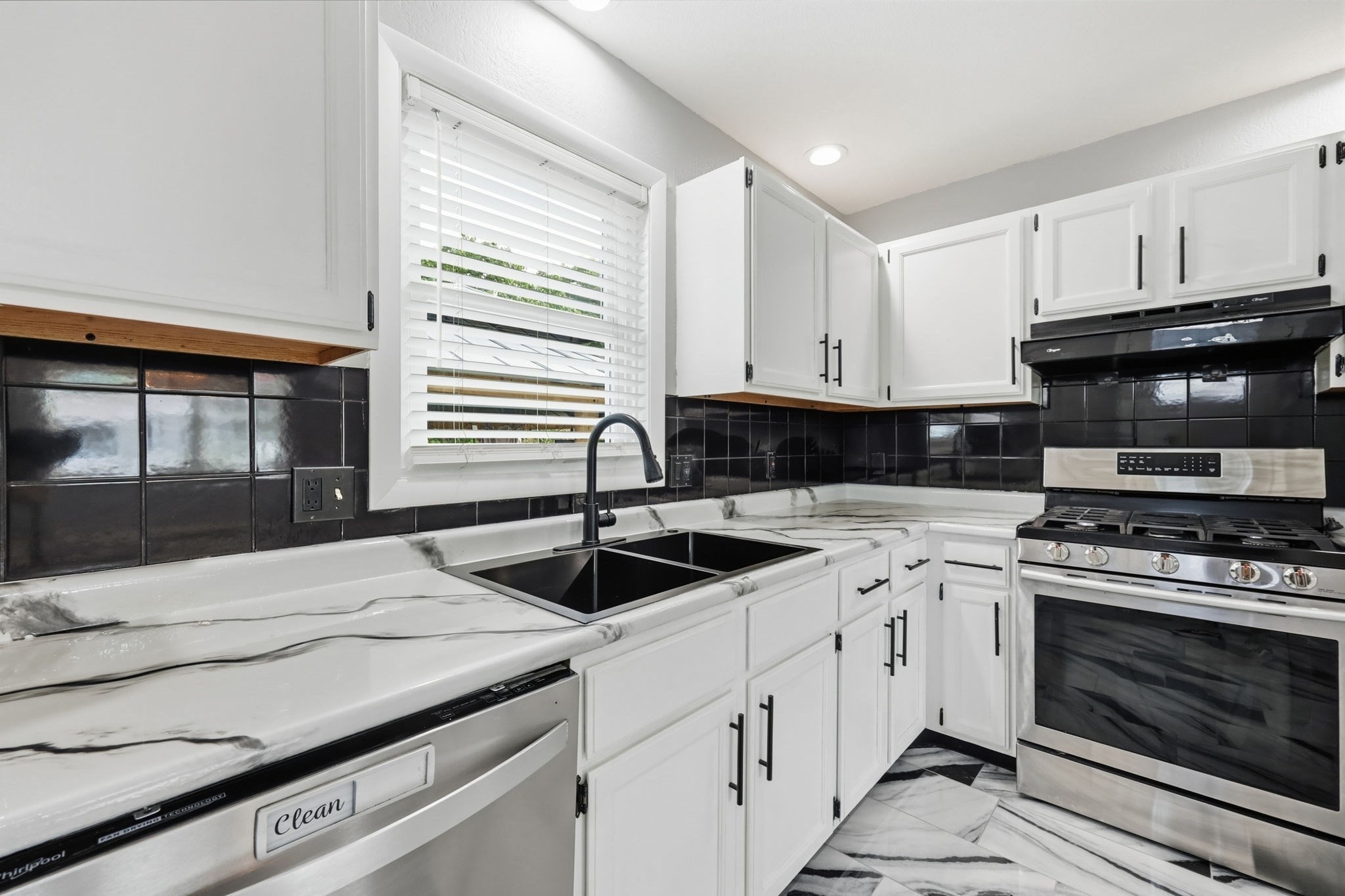 5 Timber Ln, Holyoke, MA 01040