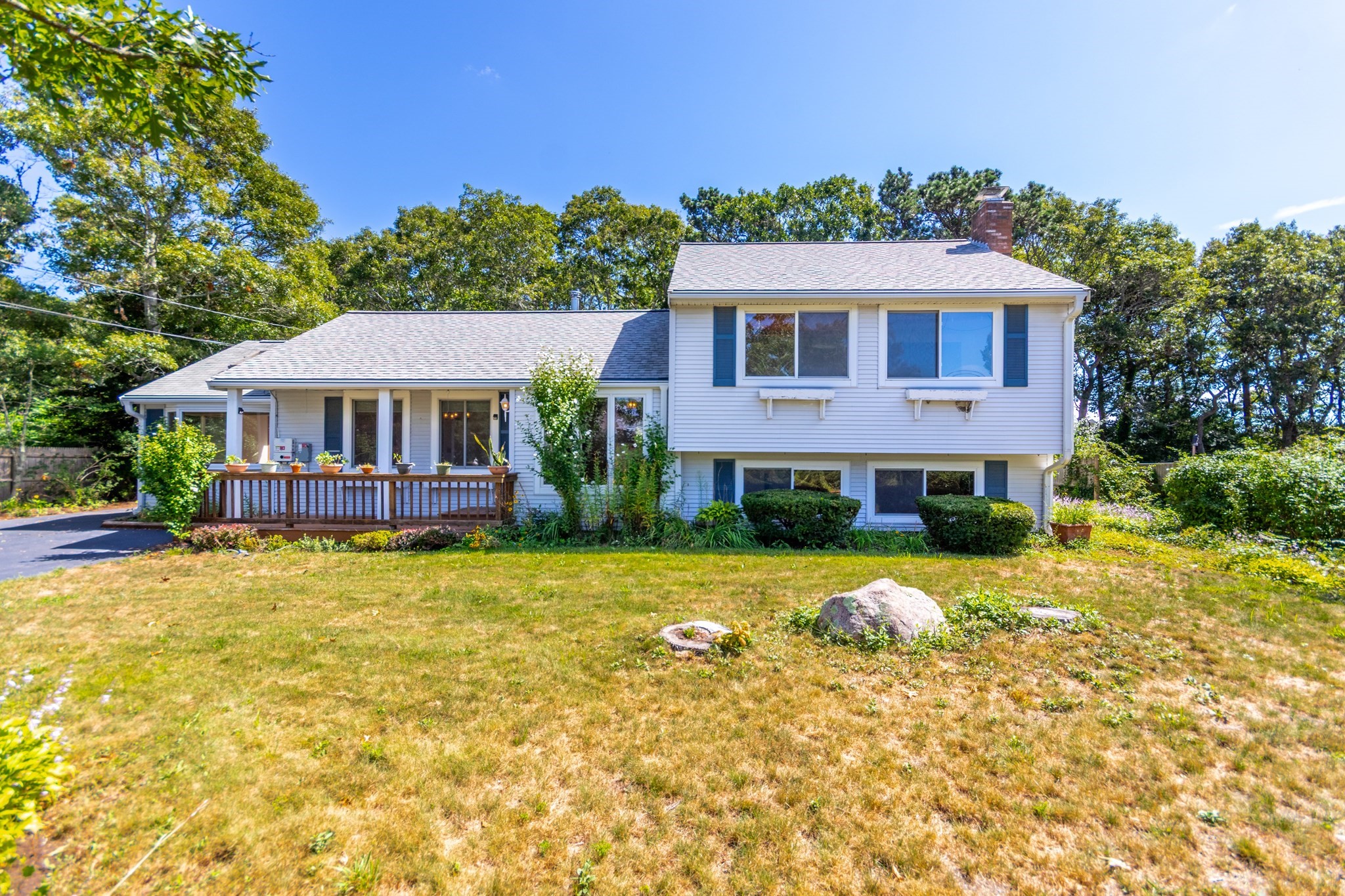 8 Laura Ln, Bourne, MA 02532