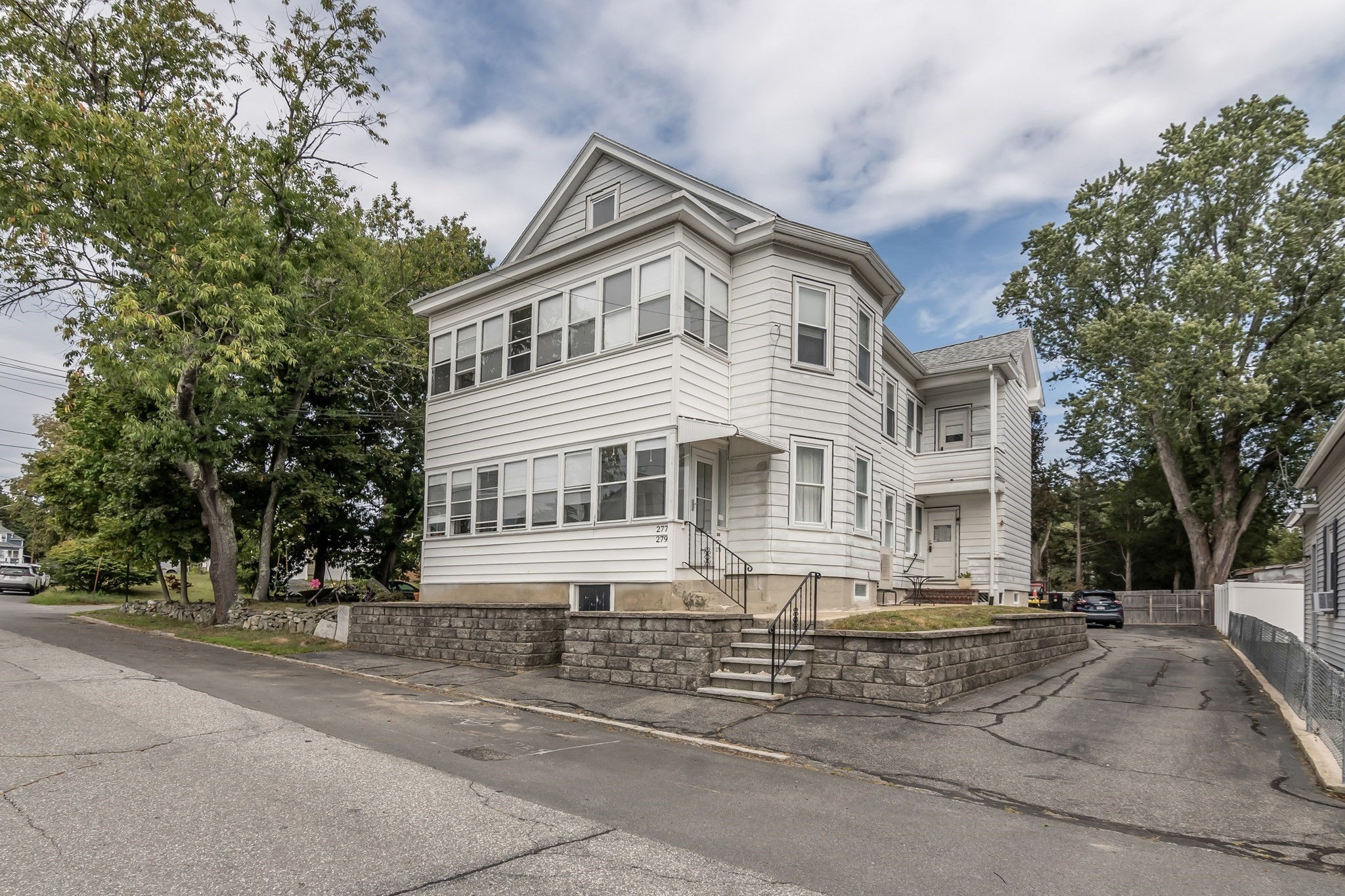 277 Cumberland Rd, Lowell, MA 01850