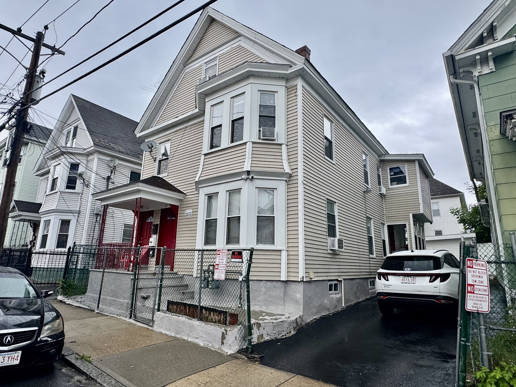 57 Bennington St, Lawrence, MA 01841
