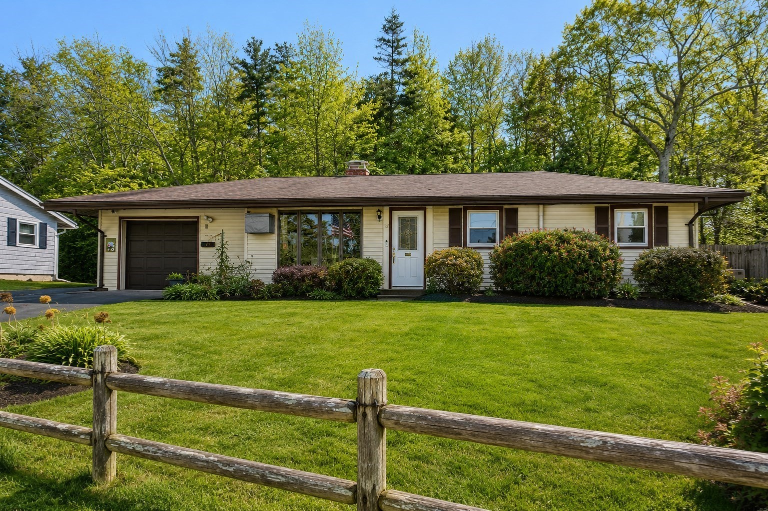 95 Rindone St, Holbrook, MA 02343