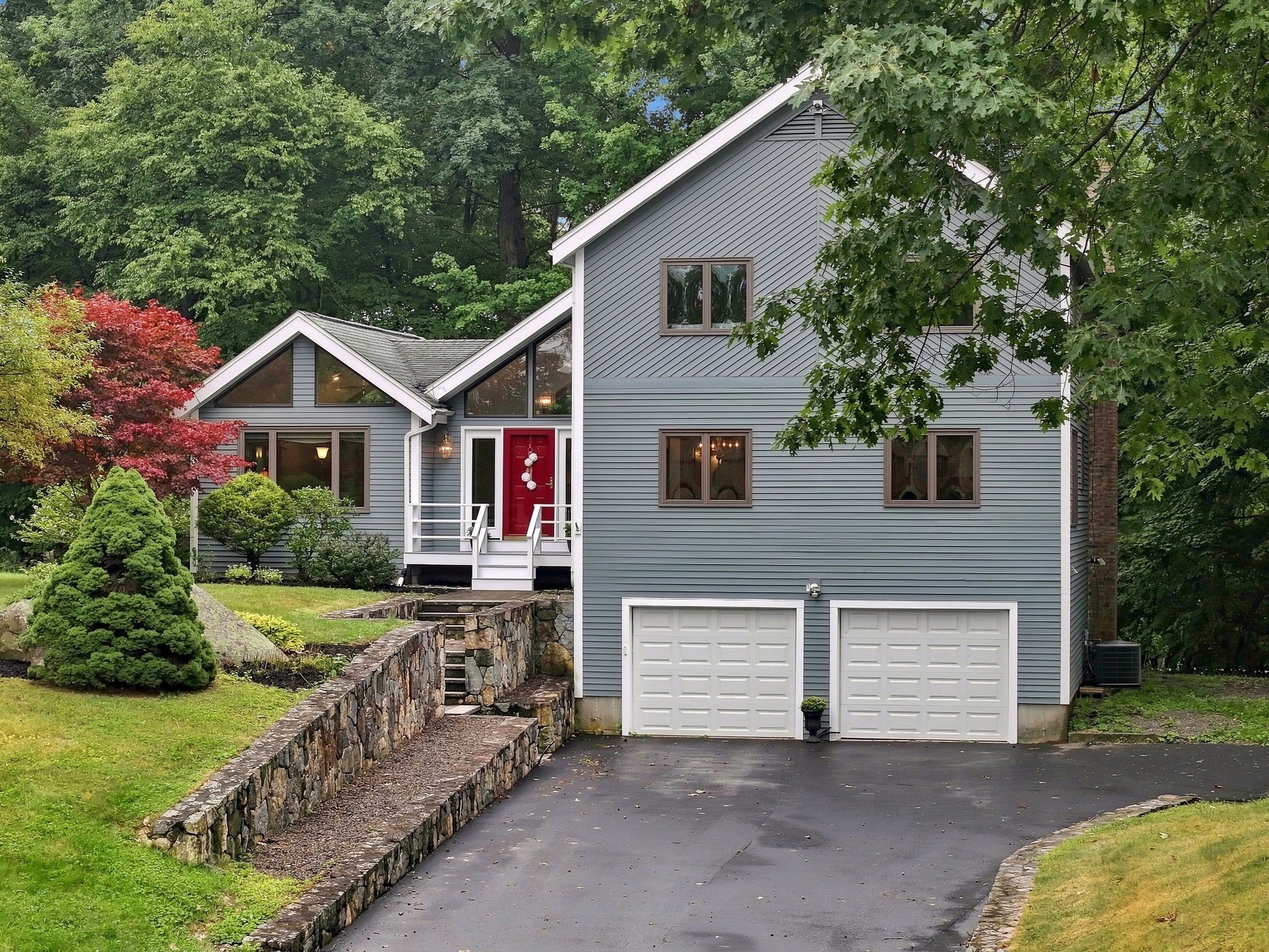 1 Utica Dr, Hudson, MA 01749