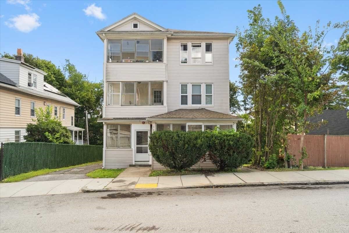 121 Illinois St, Worcester, MA 01603