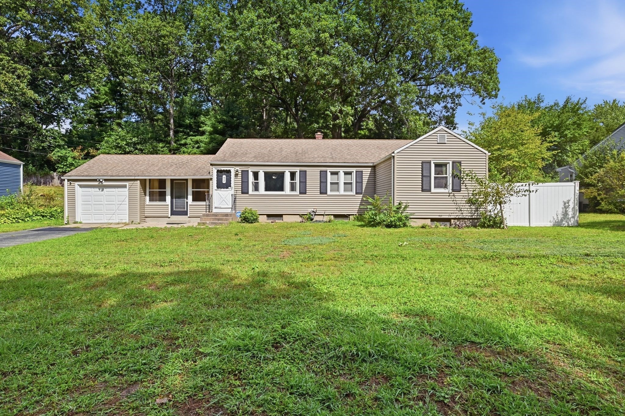 42 N Brook Rd, Springfield, MA 01119