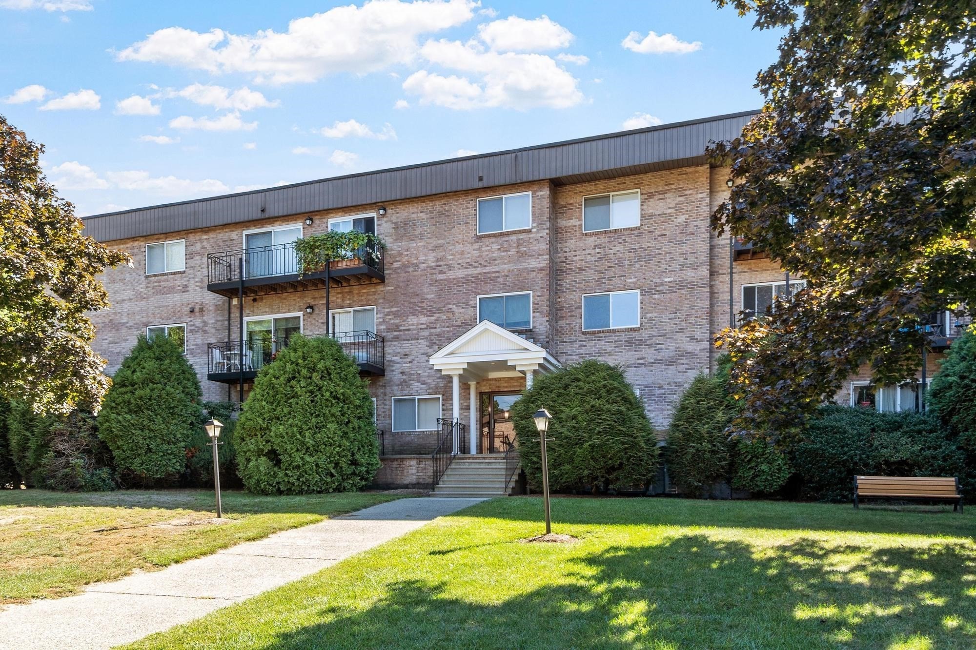 181 Littleton Road Unit 340, Chelmsford, MA 01824