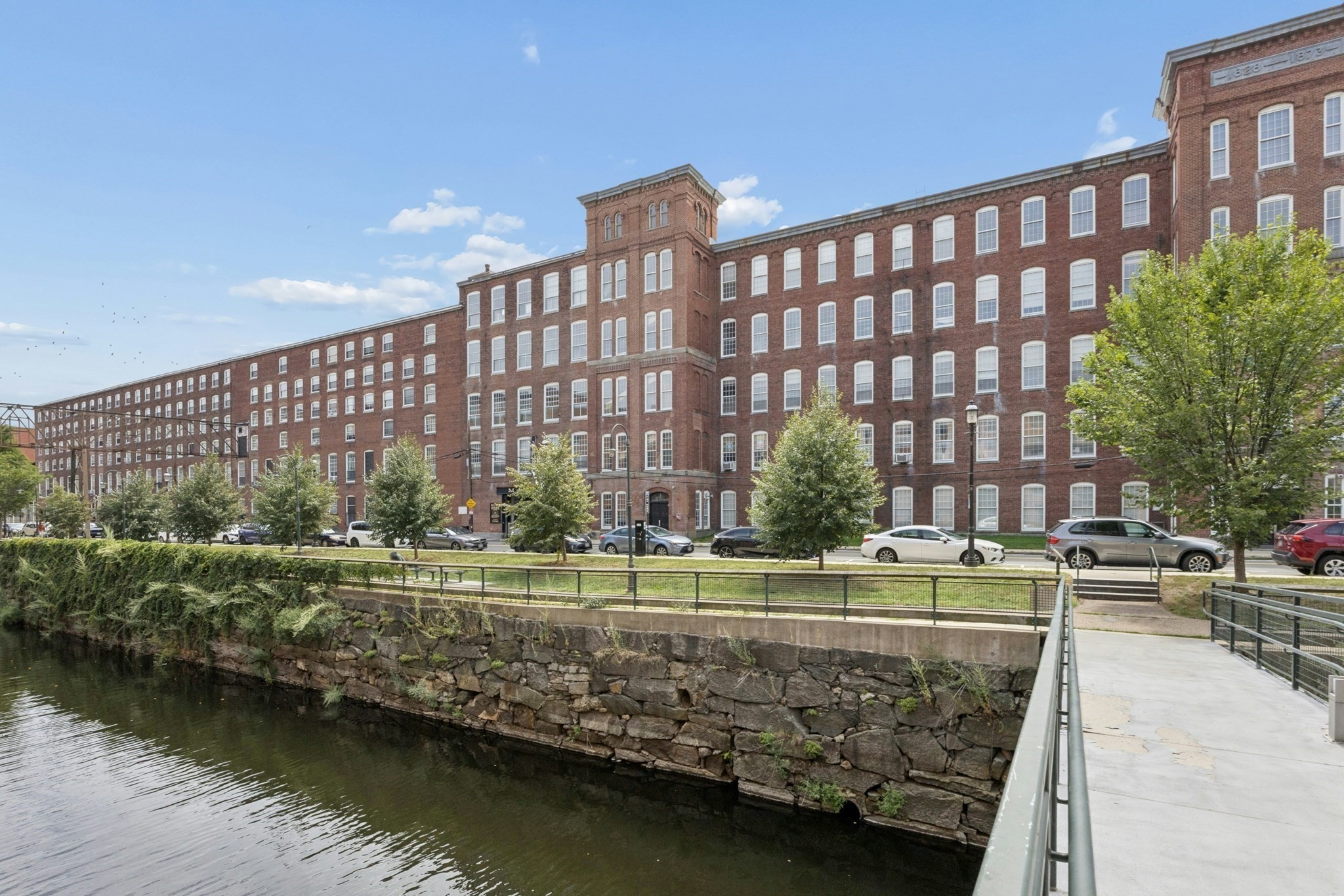 240 Jackson St Unit 330, Lowell, MA 01852