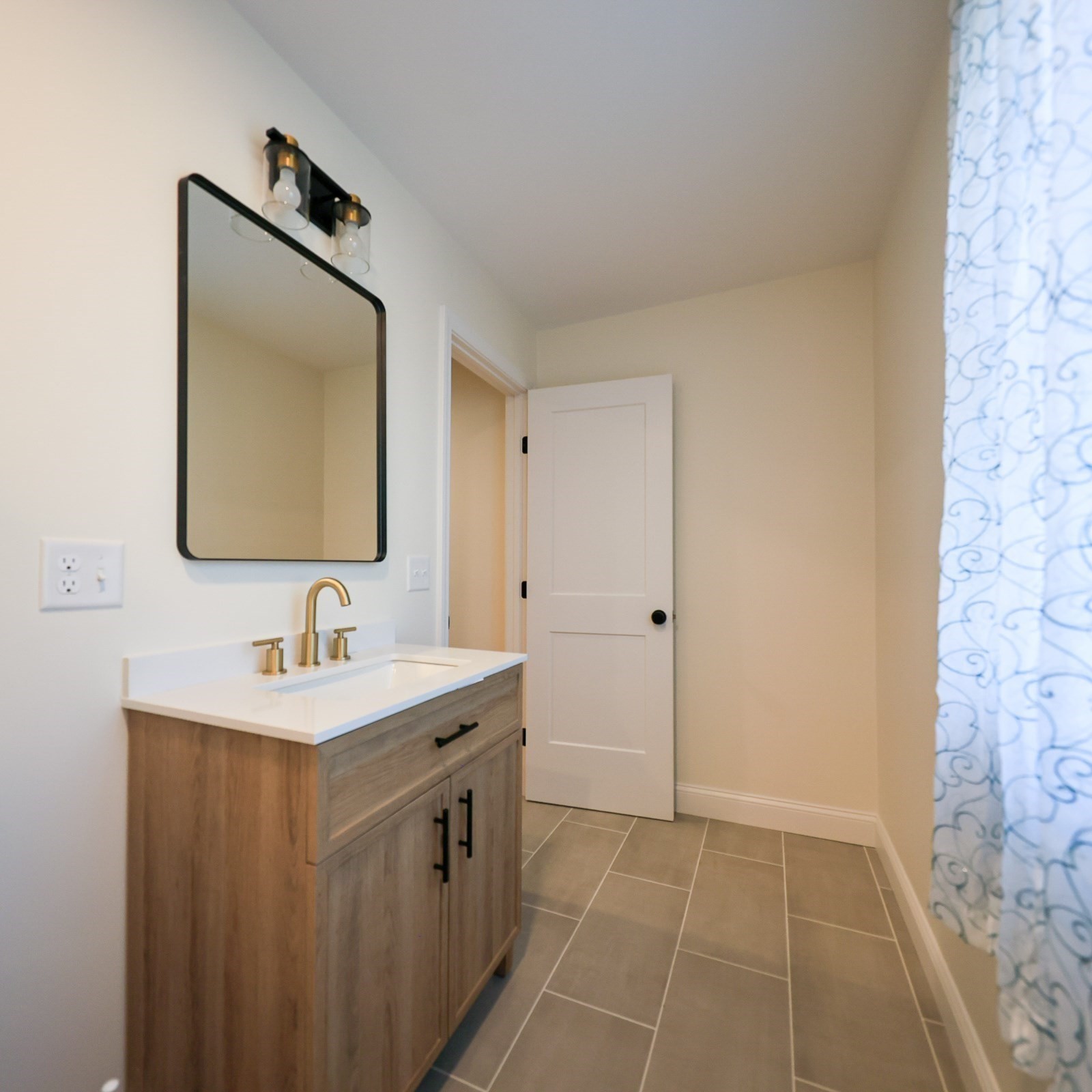 173 Westford St, Lowell, MA 01851 - Image 29