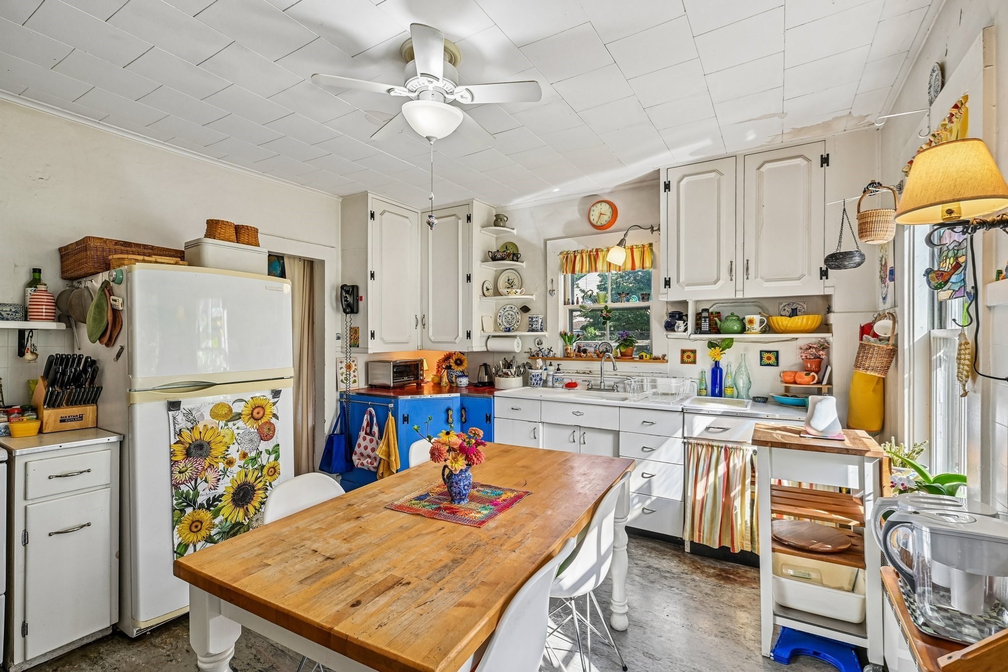 21 Elm St, Maynard, MA 01754