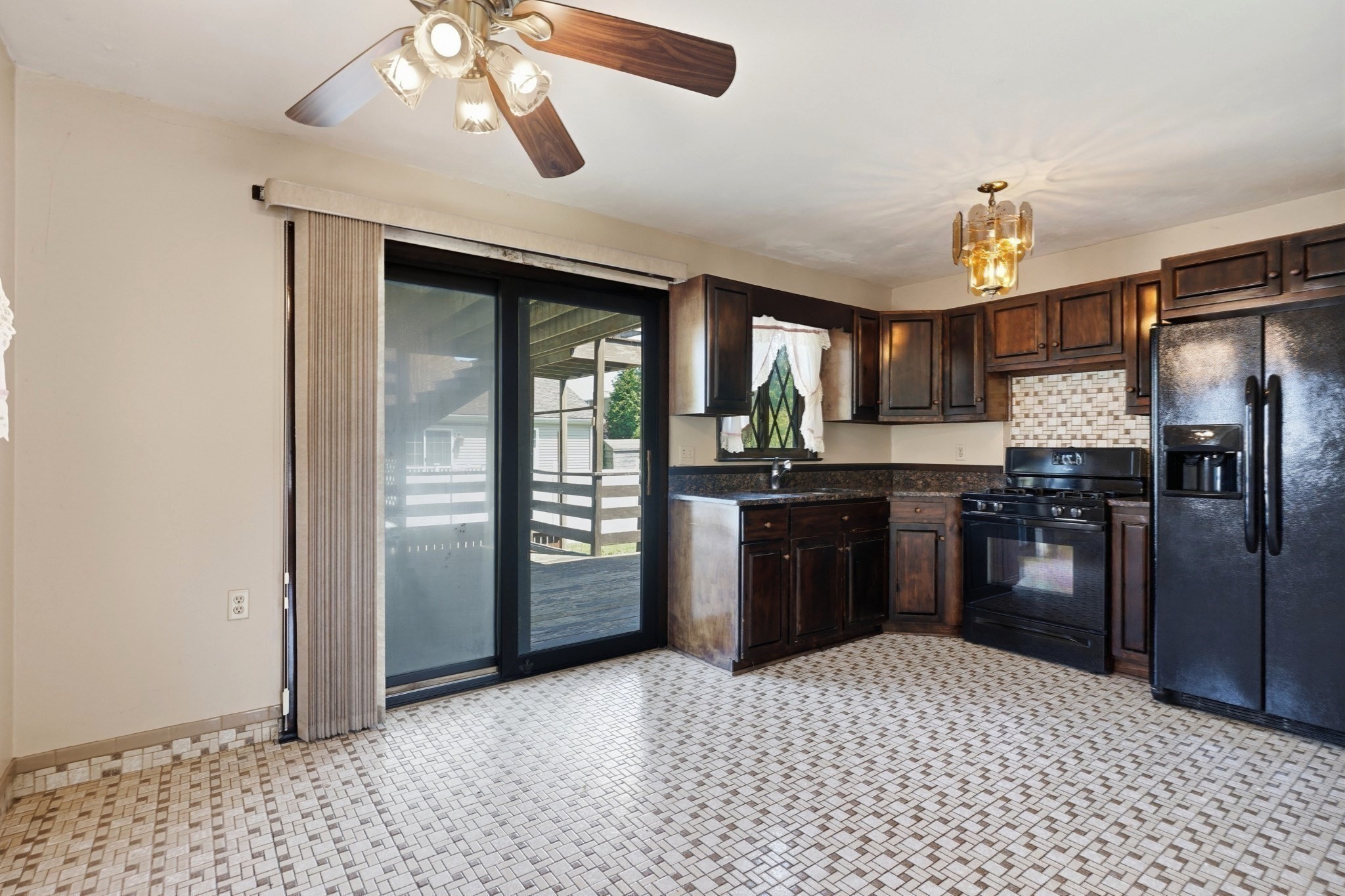 21 Webster St, Dartmouth, MA 02748 - Image 10