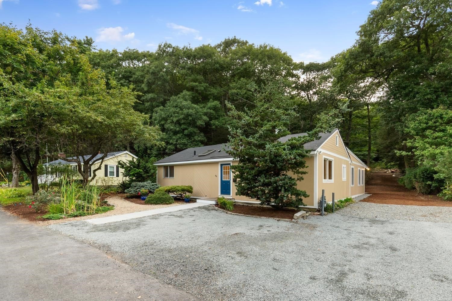 96 Old Essex Rd, Manchester, MA 01944
