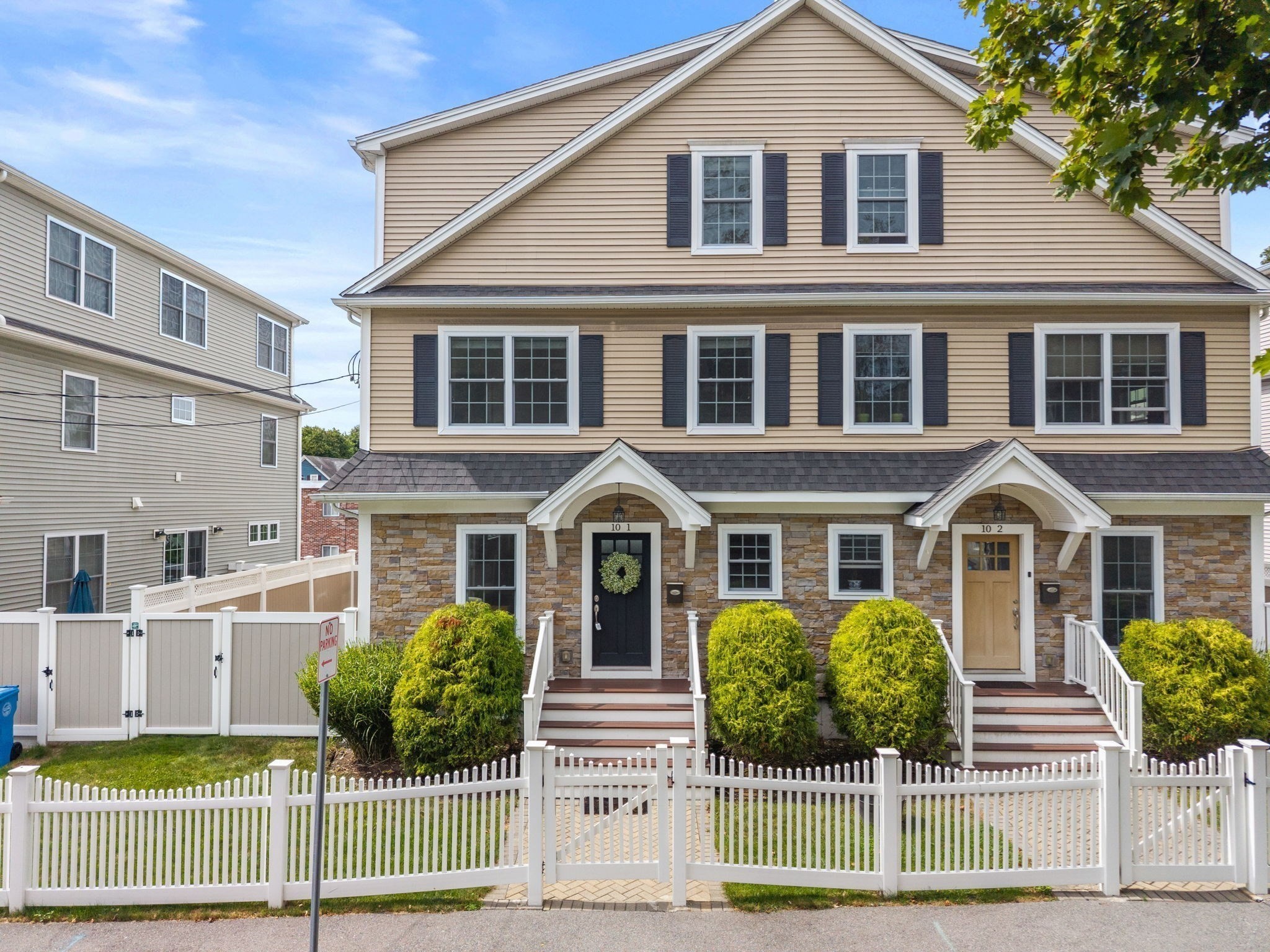 10 Gale St Unit 1, Waltham, MA 02453