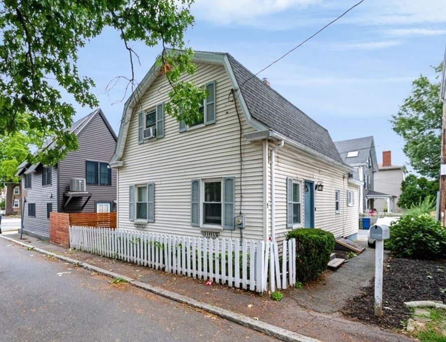 1 Randall St, Salem, MA 01970