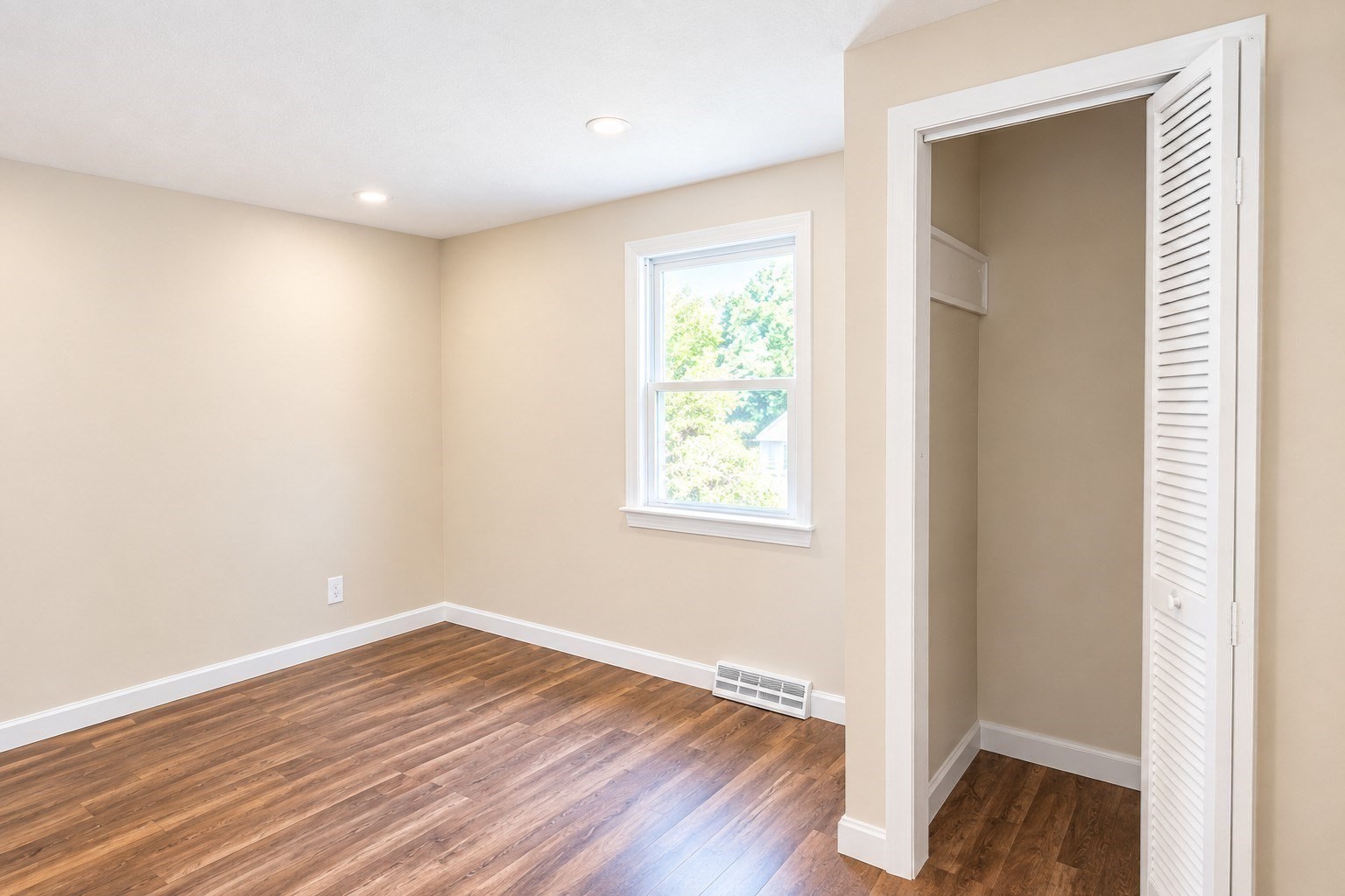 117 Lexington Ave, Lowell, MA 01854 - Image 16