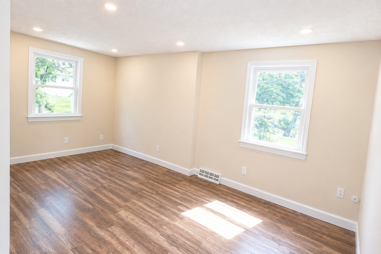117 Lexington Ave, Lowell, MA 01854 - Image 18