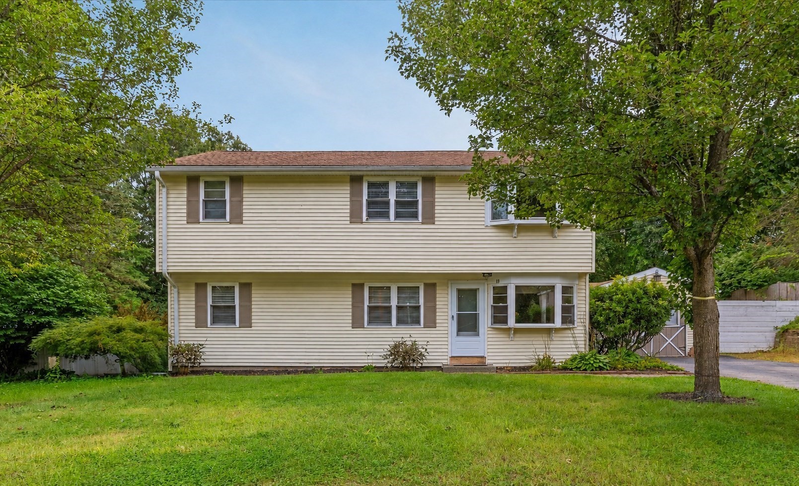 19 Cypress St, Oxford, MA 01540