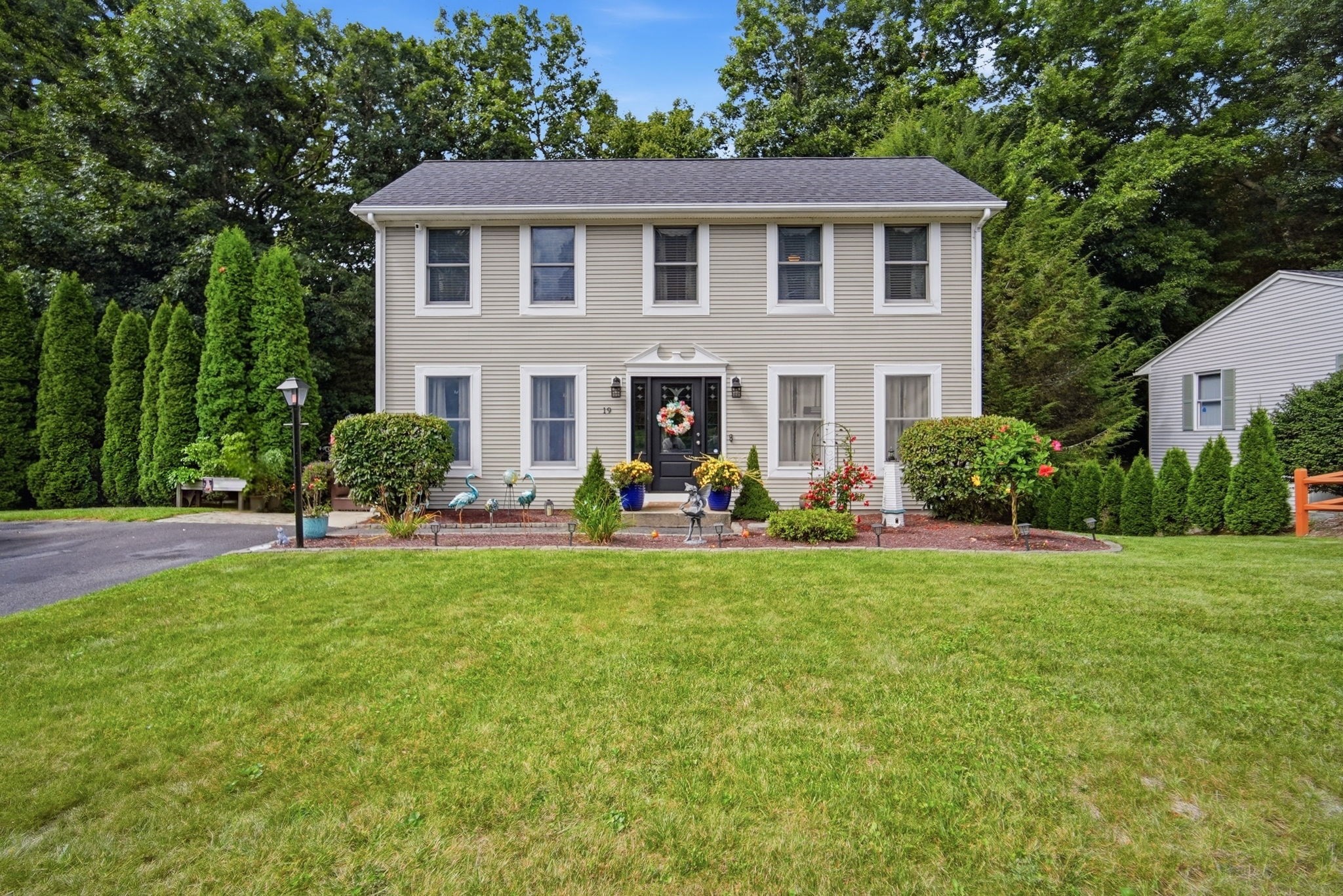 19 Stephanie Cir, Springfield, MA 01129