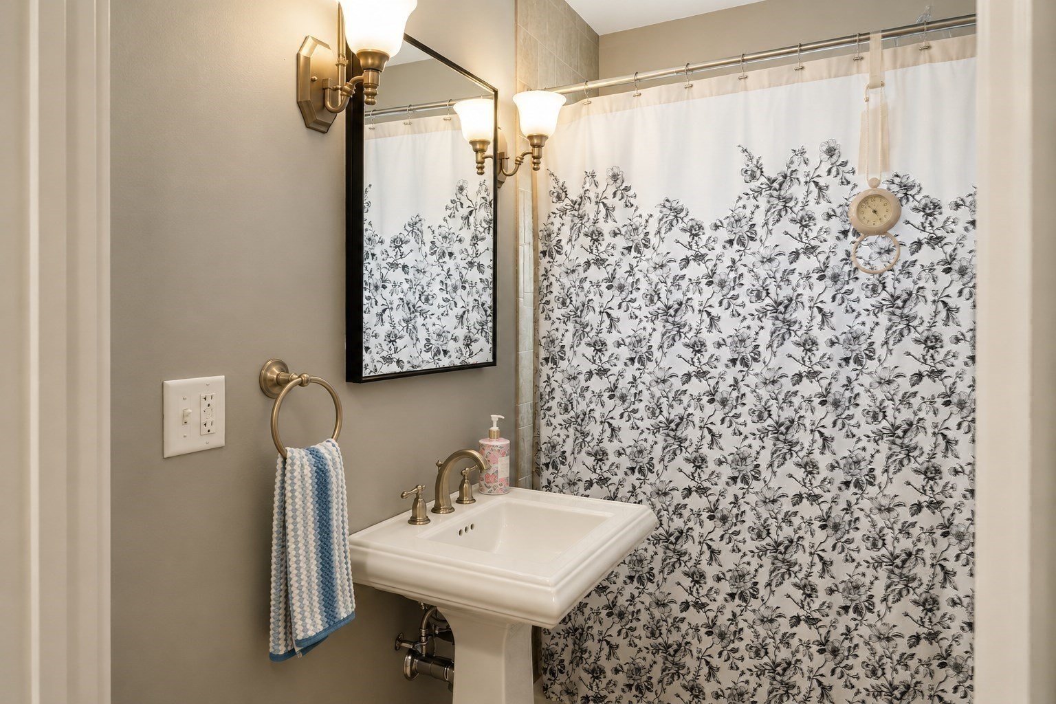 28 Everett Steet Unit 1, Woburn, MA 01801 - Image 12