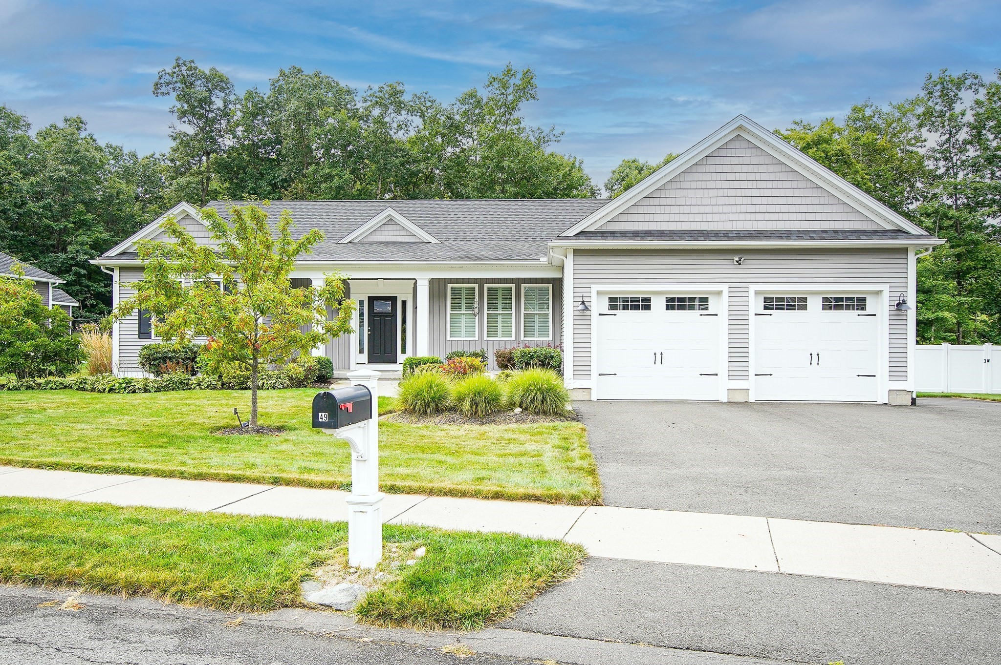 49 Magnolia Ln, Belchertown, MA 01007