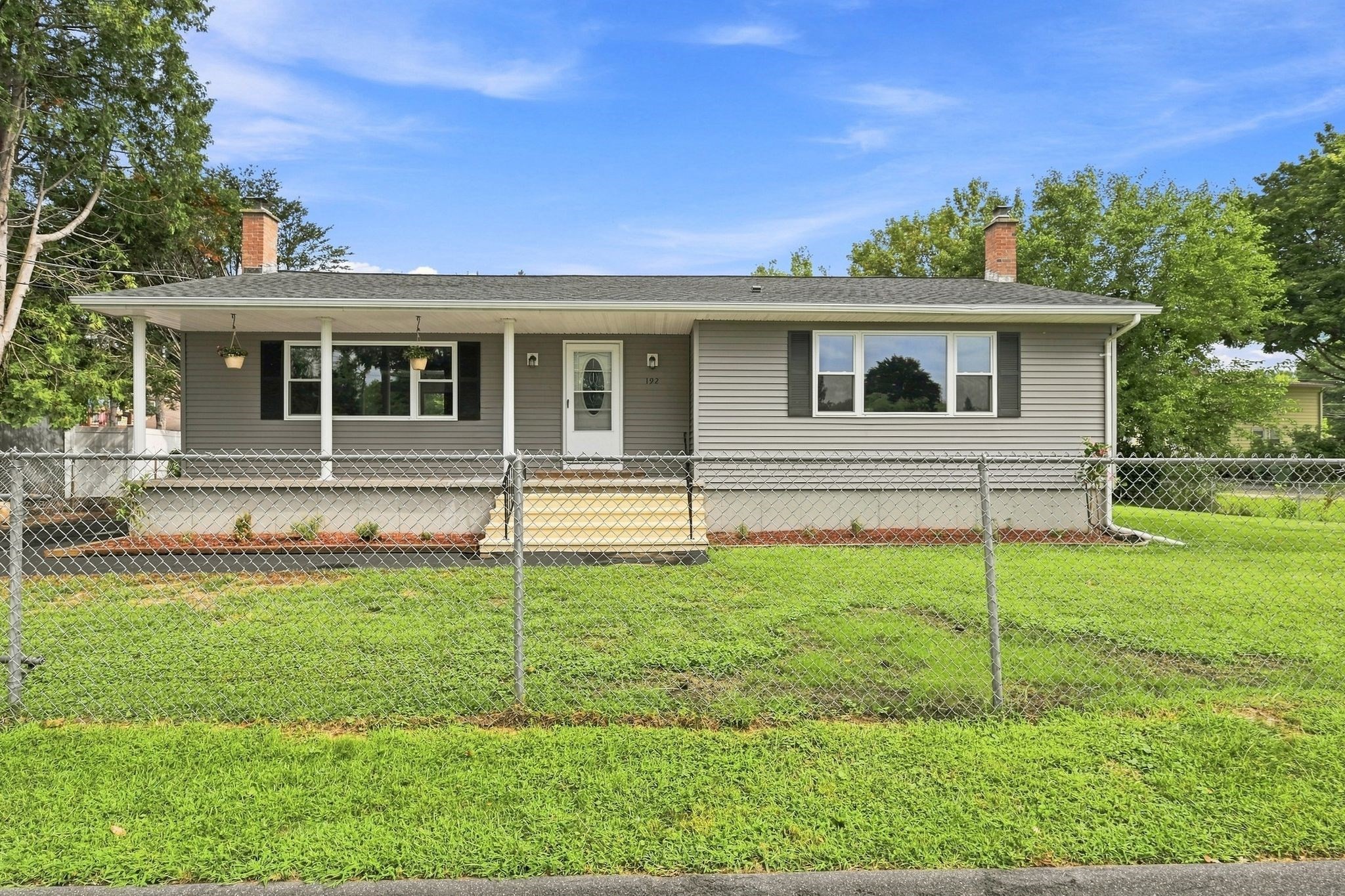 192 Empire St, Chicopee, MA 01013
