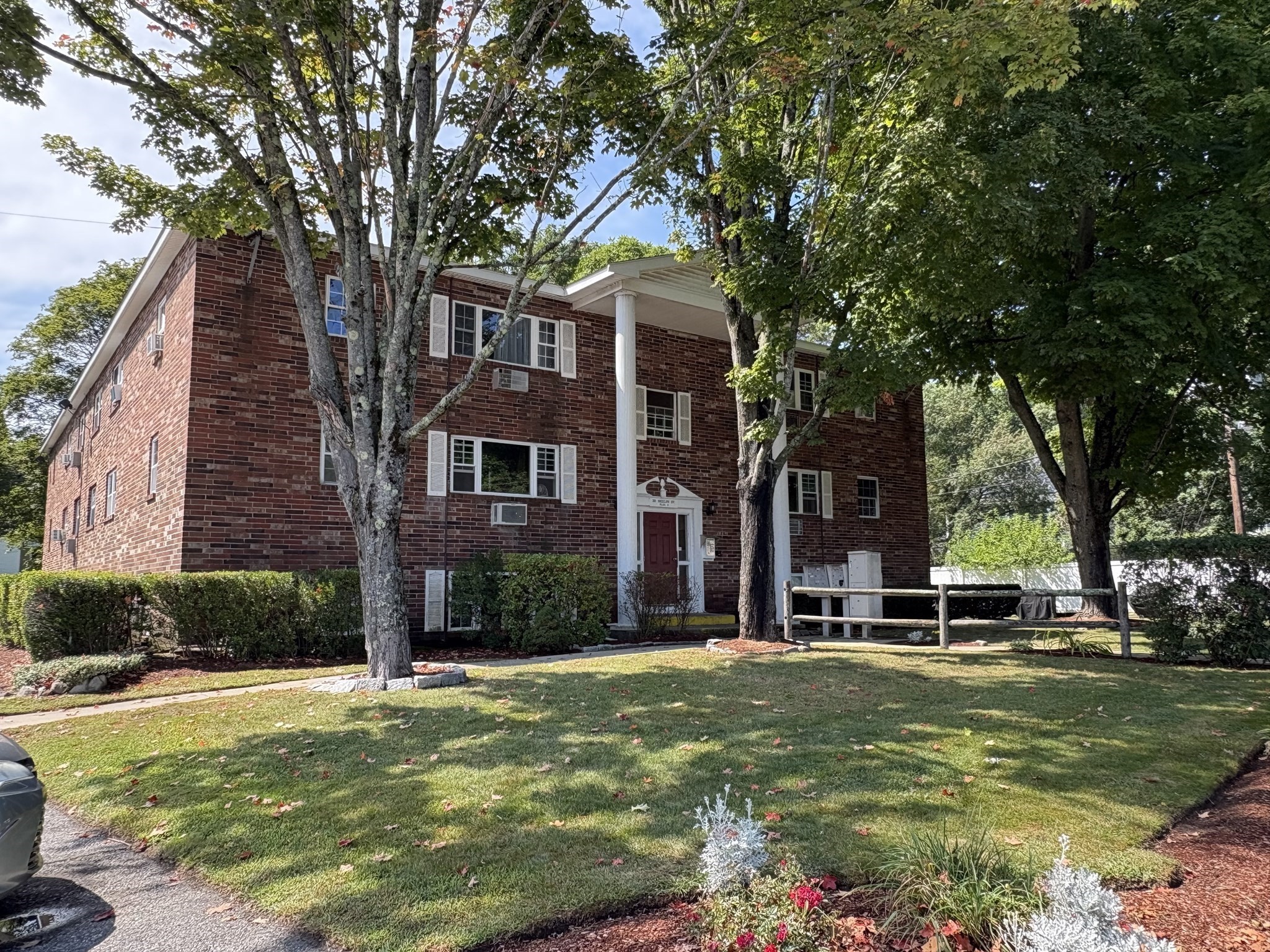 39 Berlin St Unit 301, Clinton, MA 01510