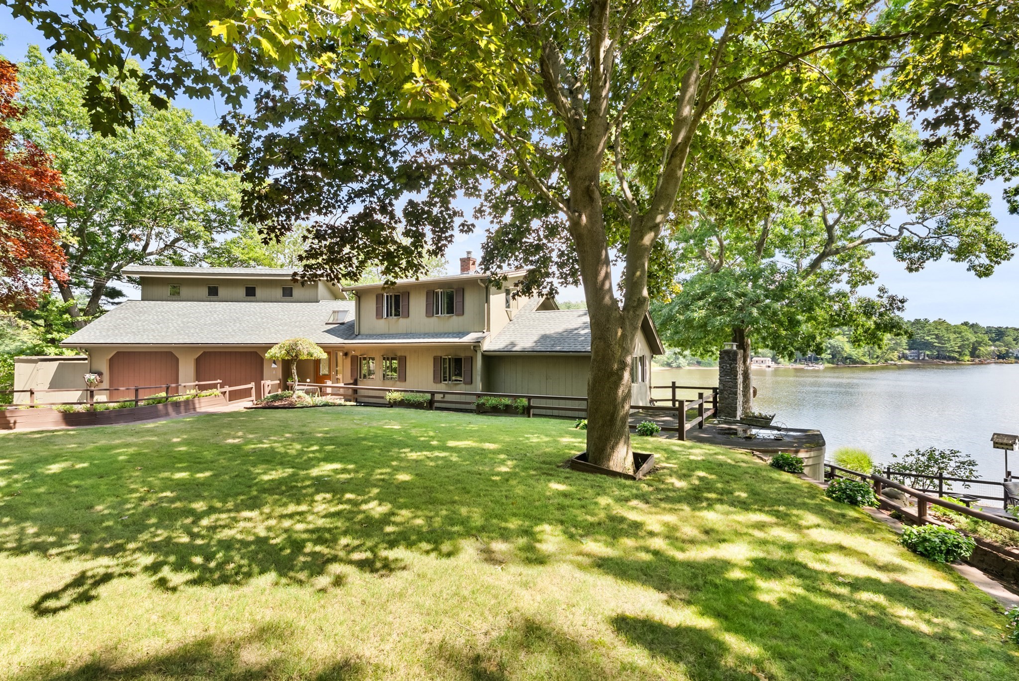 290 Oakridge Ave, North Attleboro, MA 02760