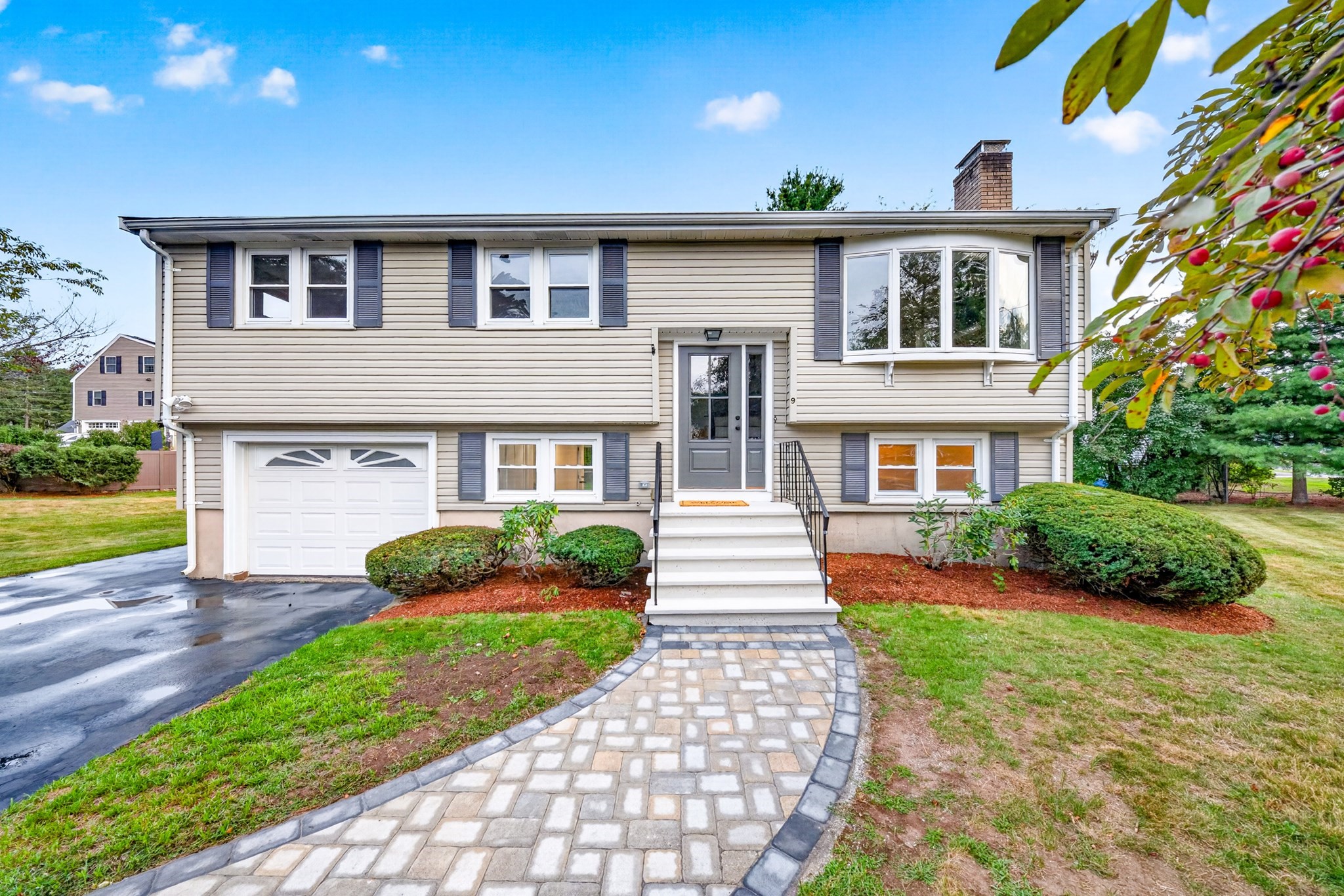 9 Valerie Ave, Billerica, MA 01821