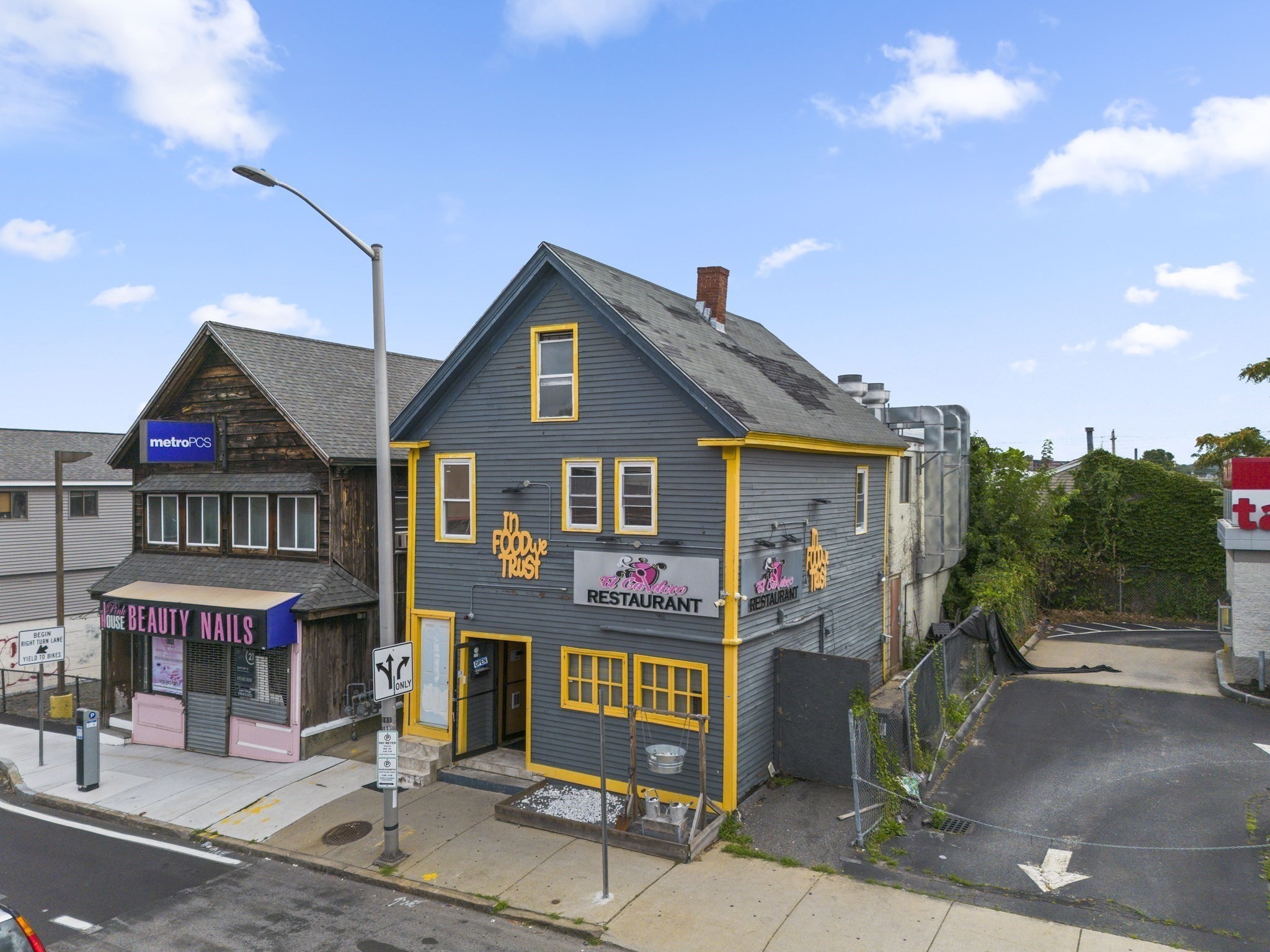 32 S Broadway, Lawrence, MA 01844 - Image 1