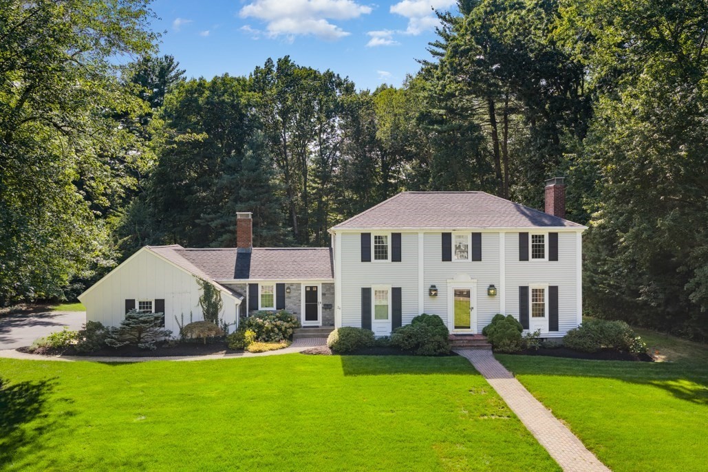 24 Edgemere Rd, Lynnfield, MA 01940