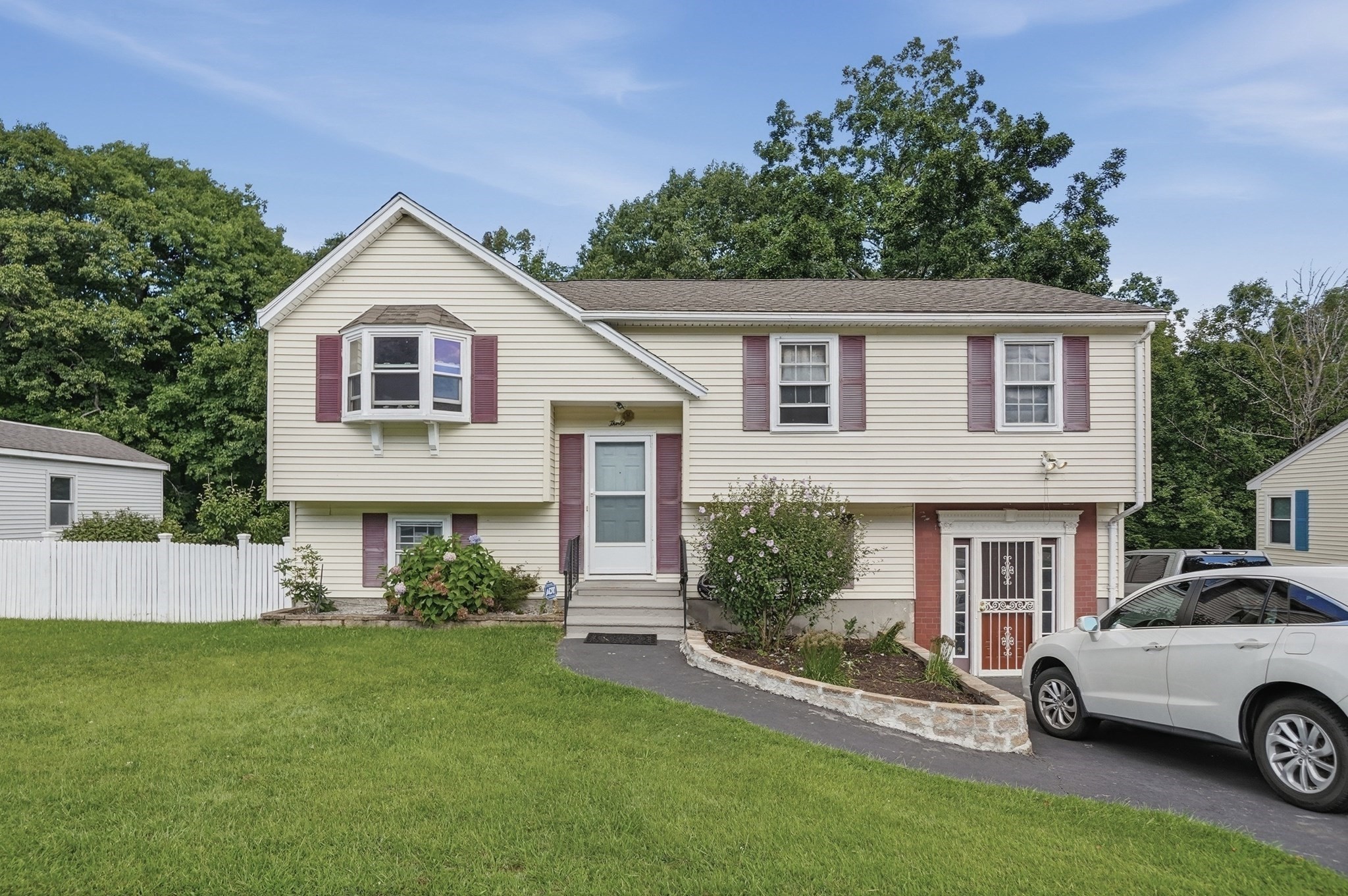 30 Parsons Hill Dr, Worcester, MA 01603