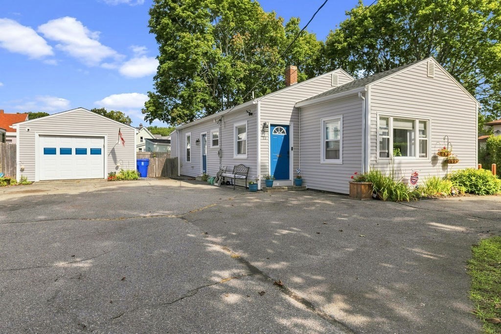 12 Waverly St, Taunton, MA 02780