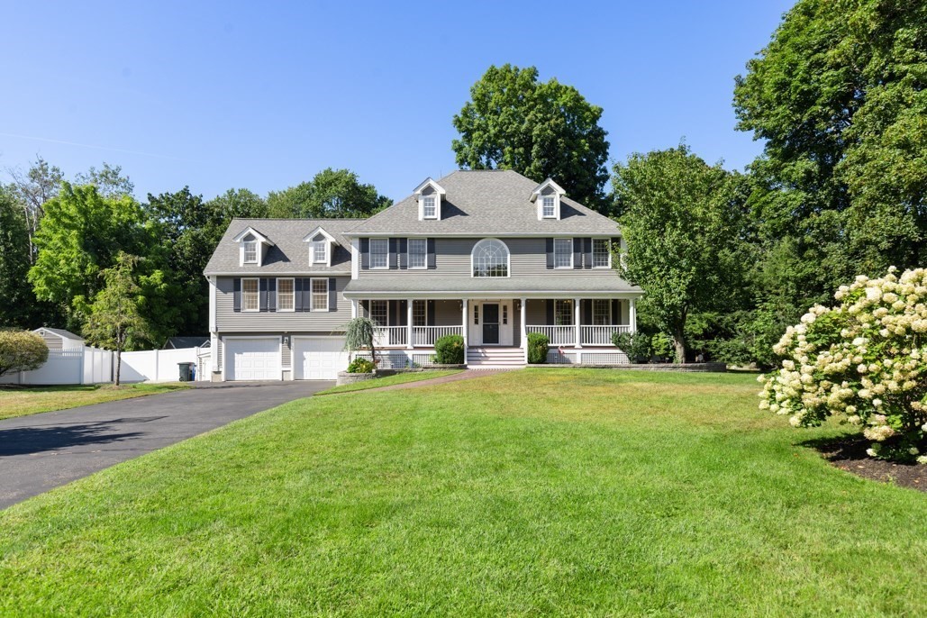 5 Green Meadow Dr, Lynnfield, MA 01940
