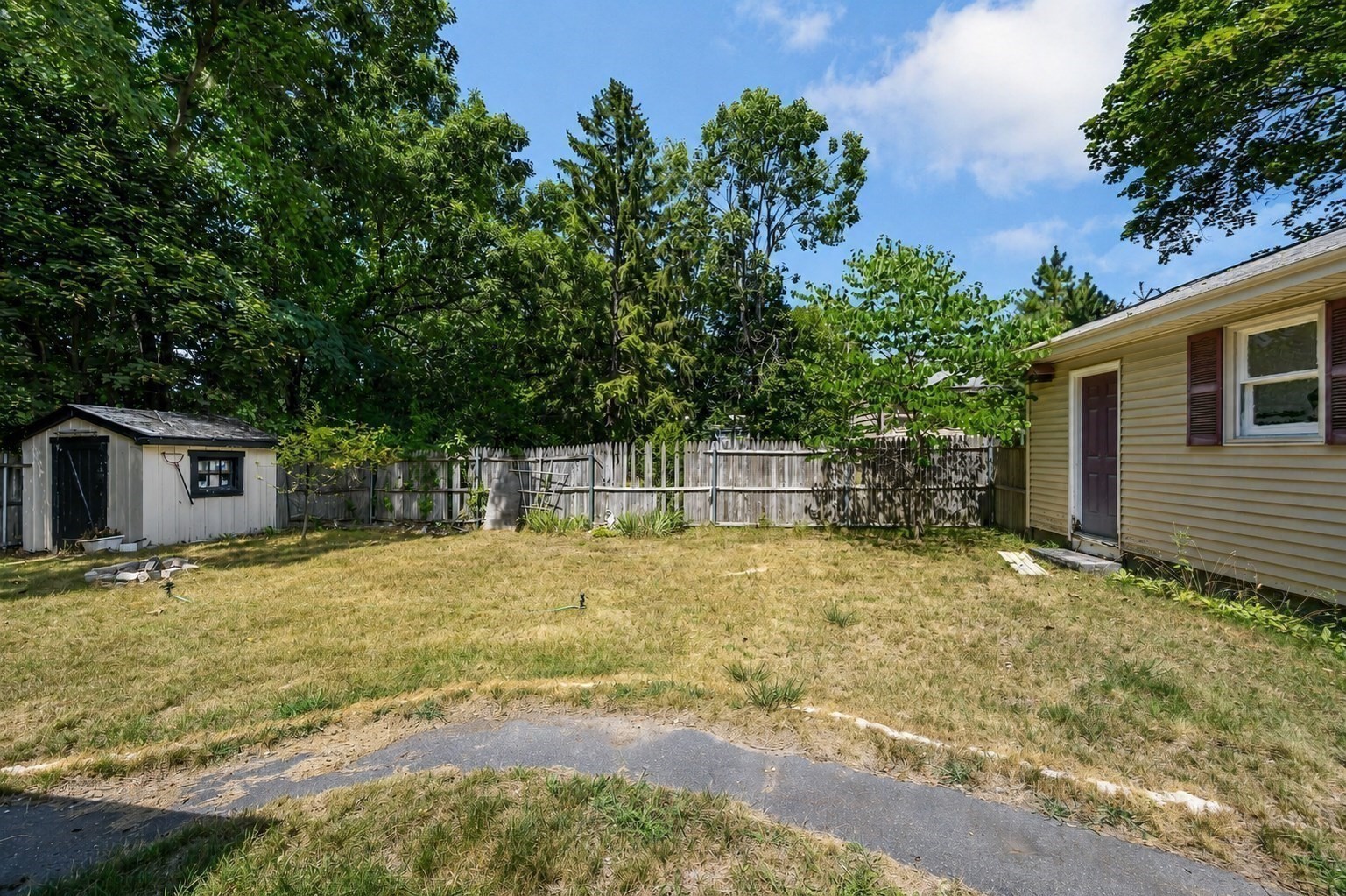 113 Halley Rd, Lowell, MA 01854 - Image 32