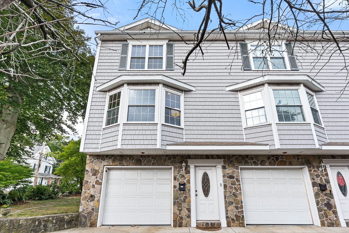37 Pond St Unit 1, Waltham, MA 02451