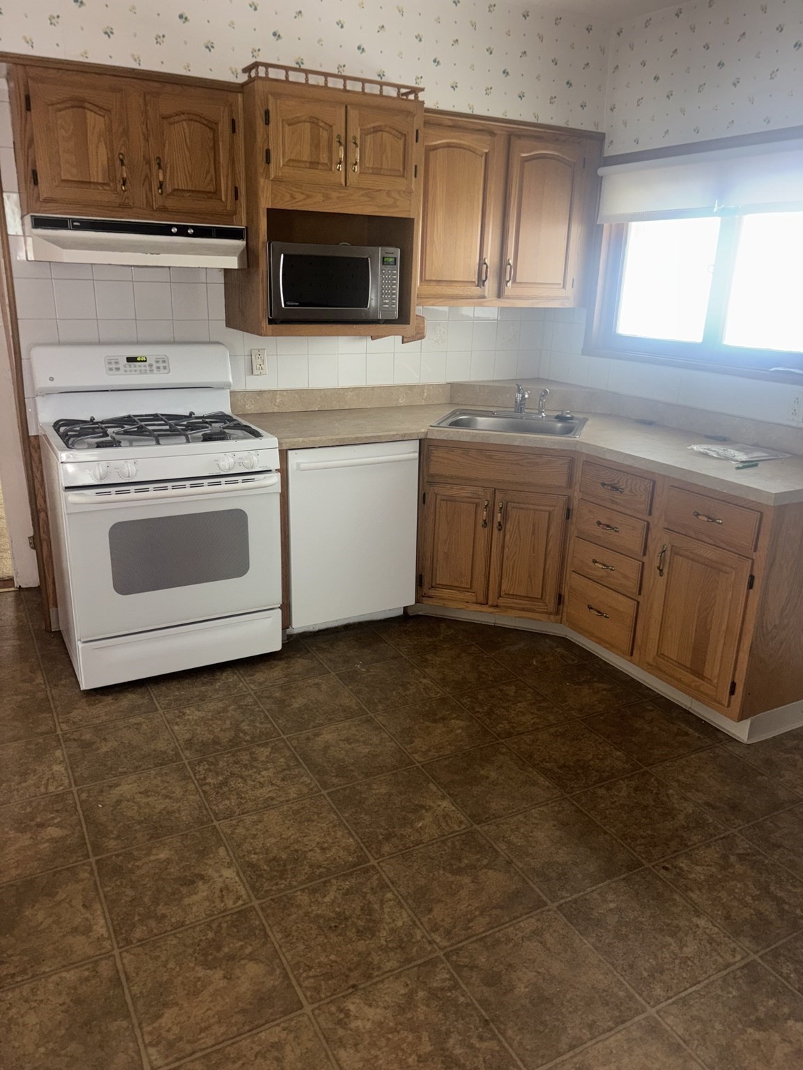 48 Gertrude Ave, Lowell, MA 01851 - Image 3