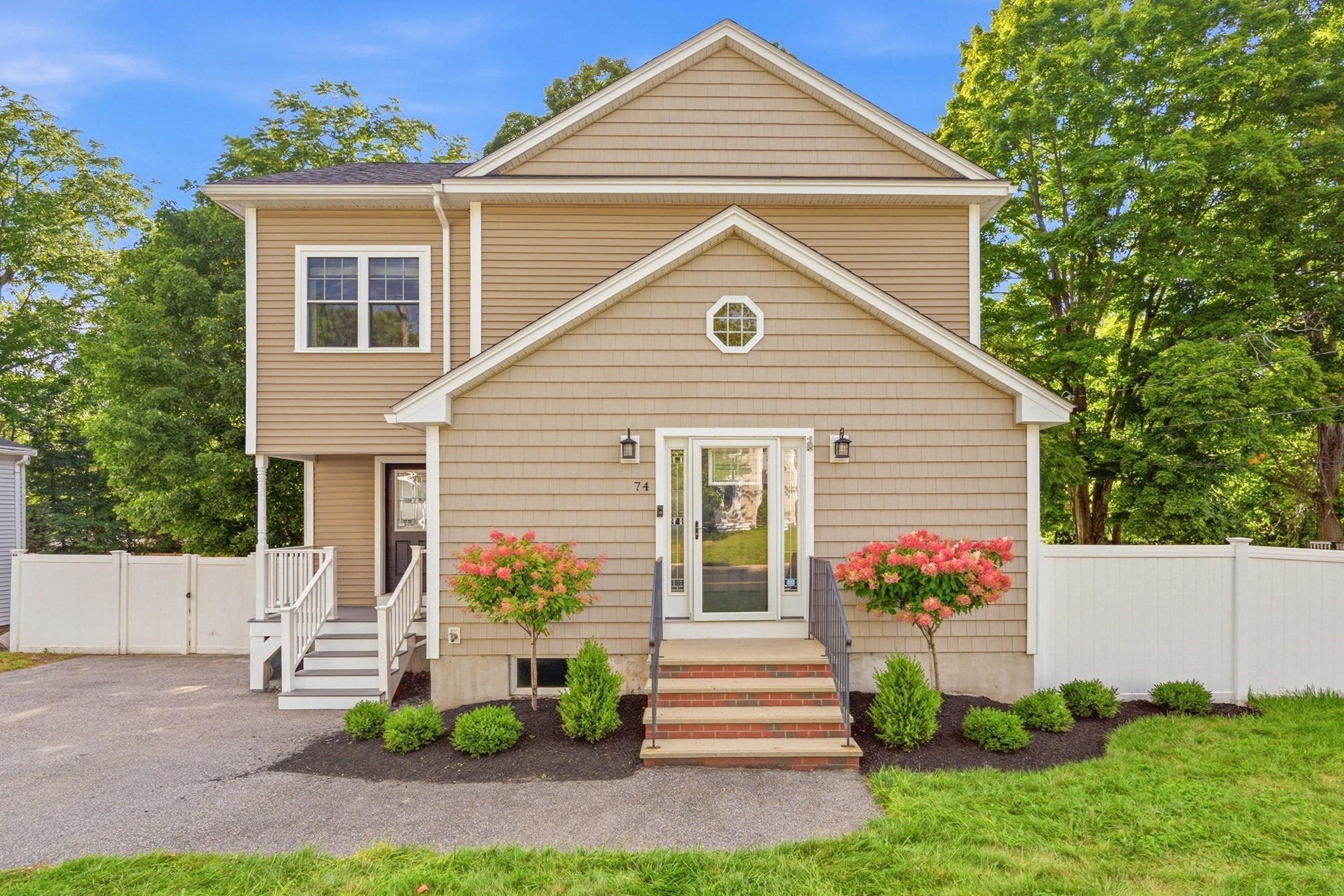 74 Pearl St, Woburn, MA 01801