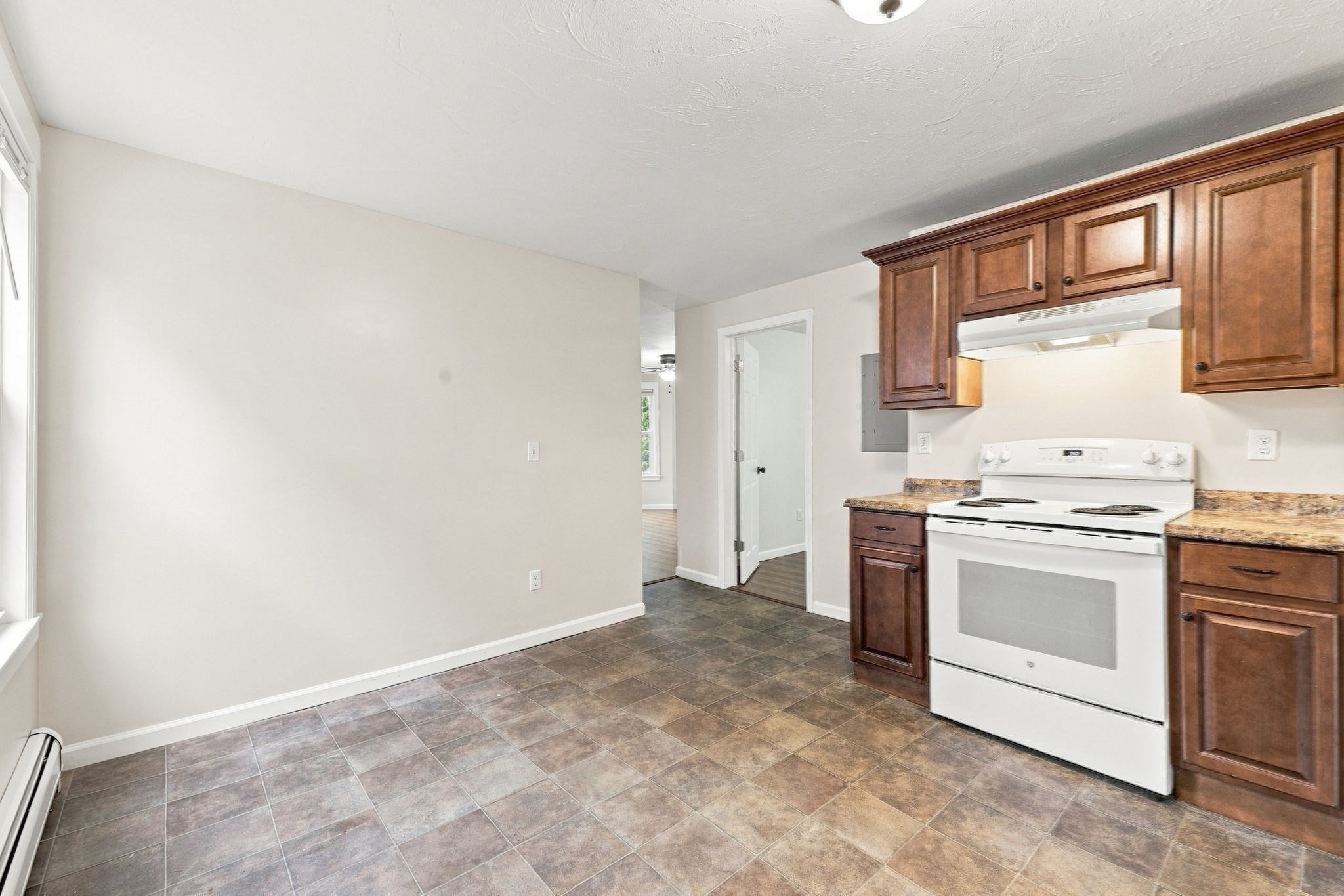 27 Regan St, Gardner, MA 01440 - Image 10